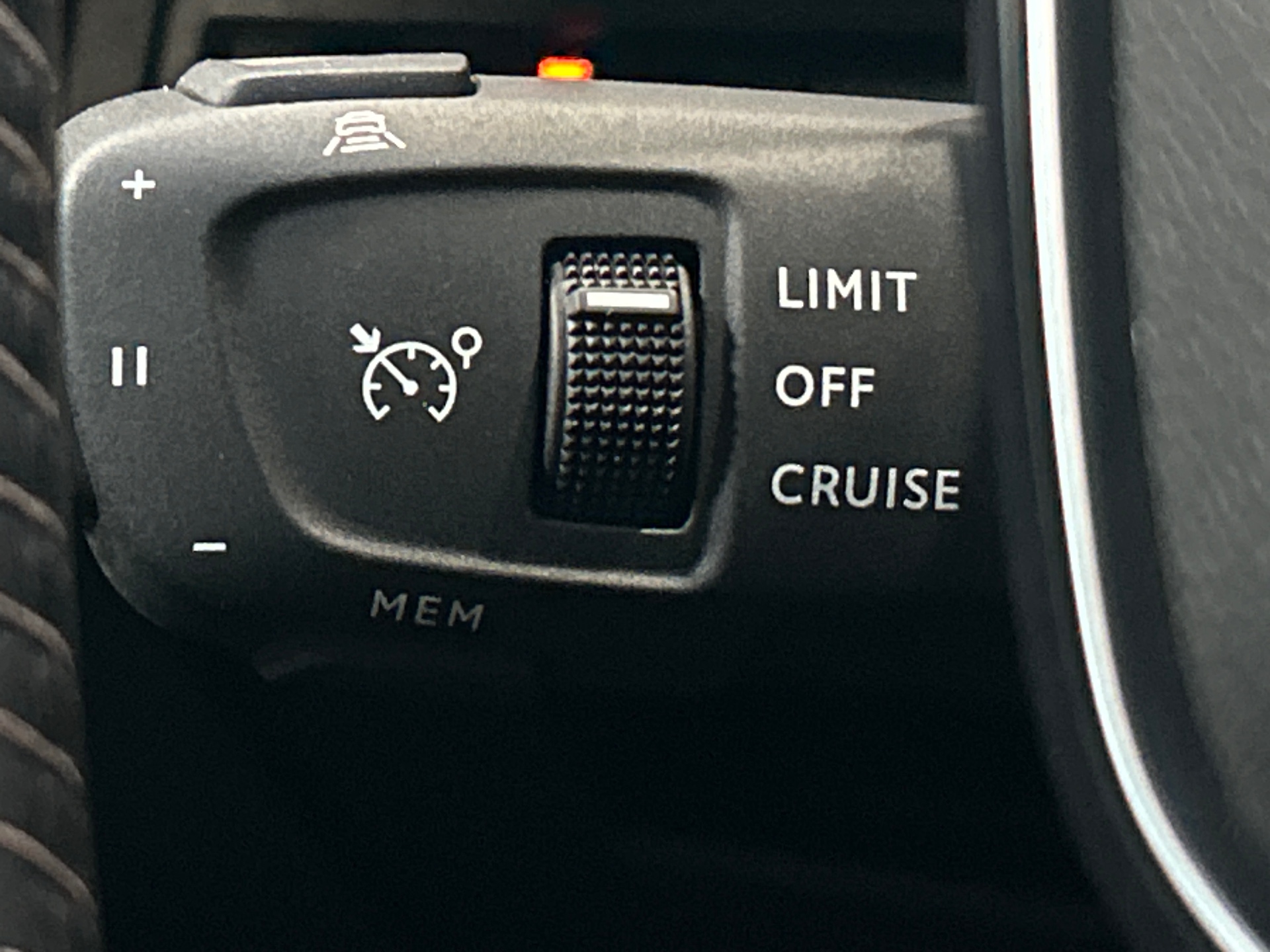 PEUGEOT 3008 Hybrid 136 e-DCS6 Allure Pack