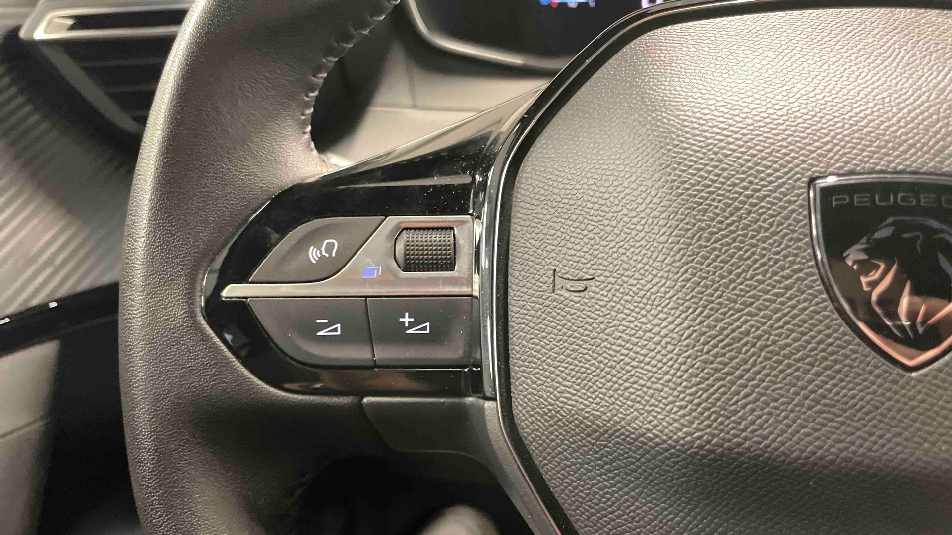 PEUGEOT 2008 PureTech 100 S&S BVM6 Allure