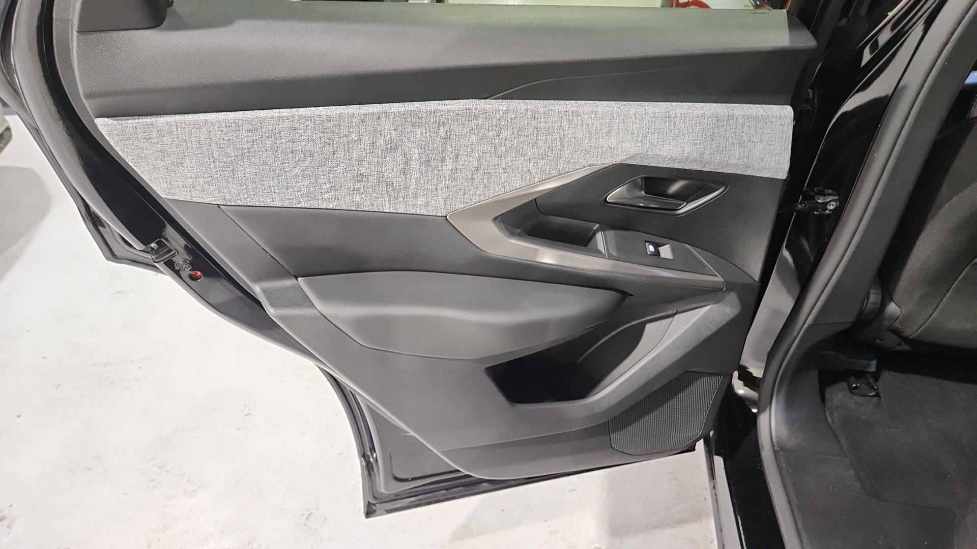 PEUGEOT 3008 Hybrid 145 e-DCS6 Allure - 5P