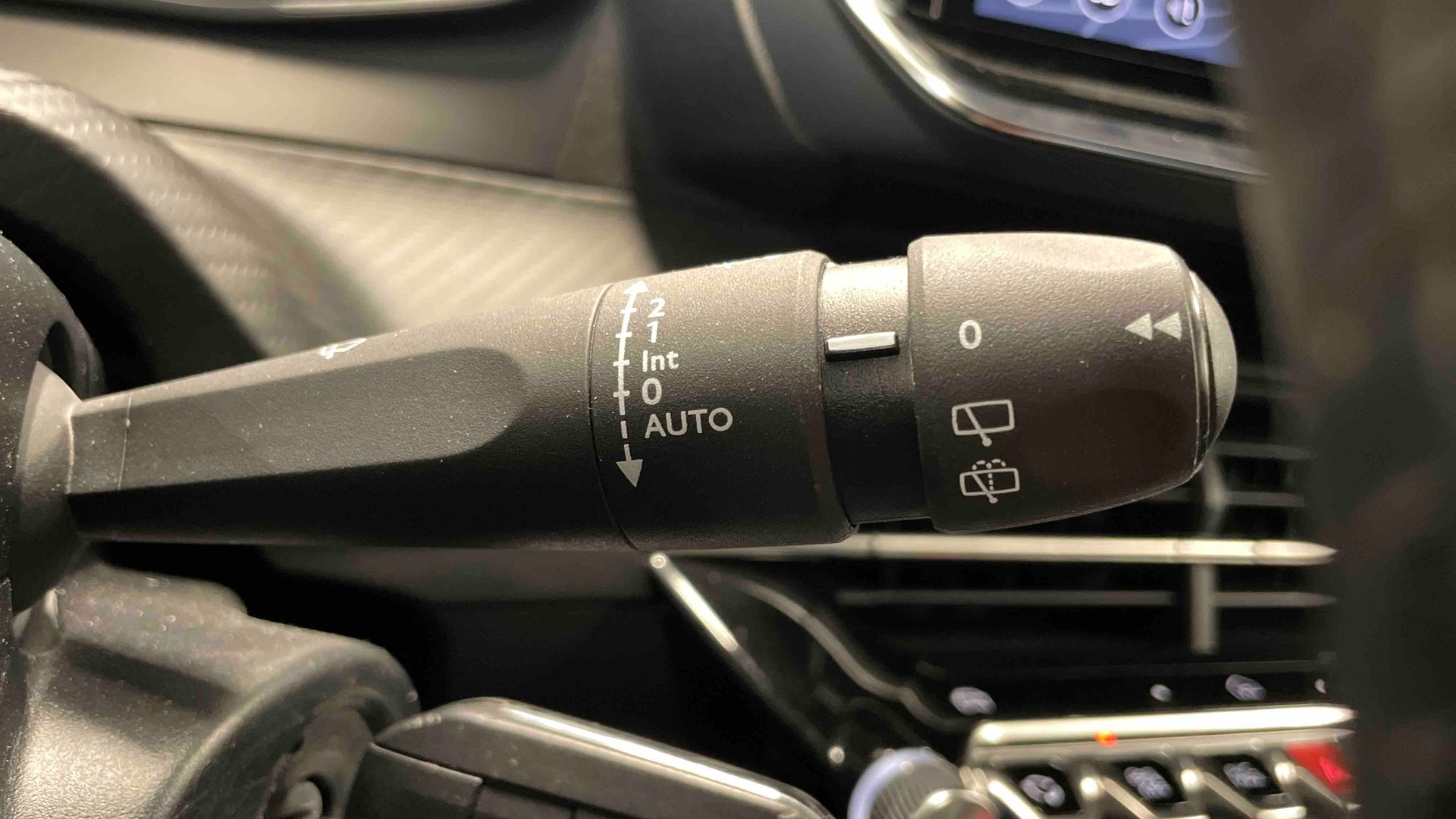 PEUGEOT 2008 PureTech 100 S&S BVM6 Allure