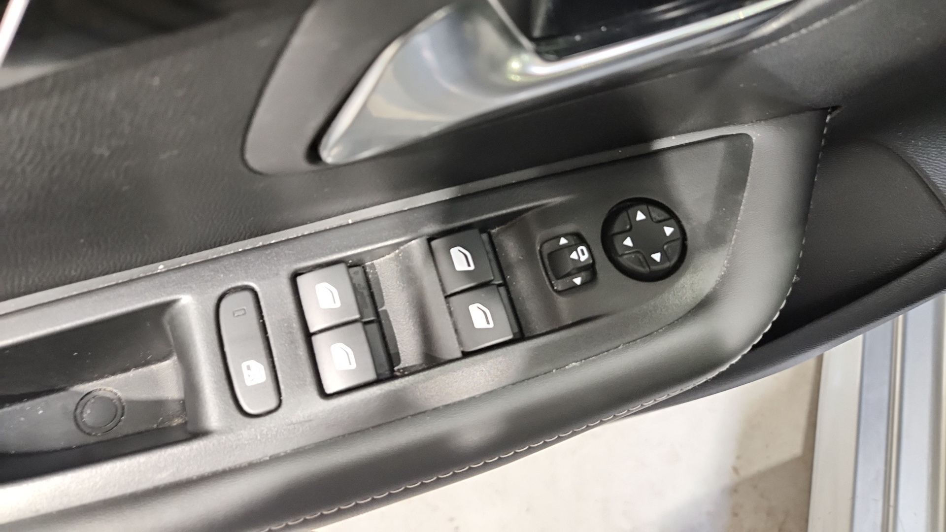 PEUGEOT 208 PureTech 100 S&S BVM6 Allure - 5P