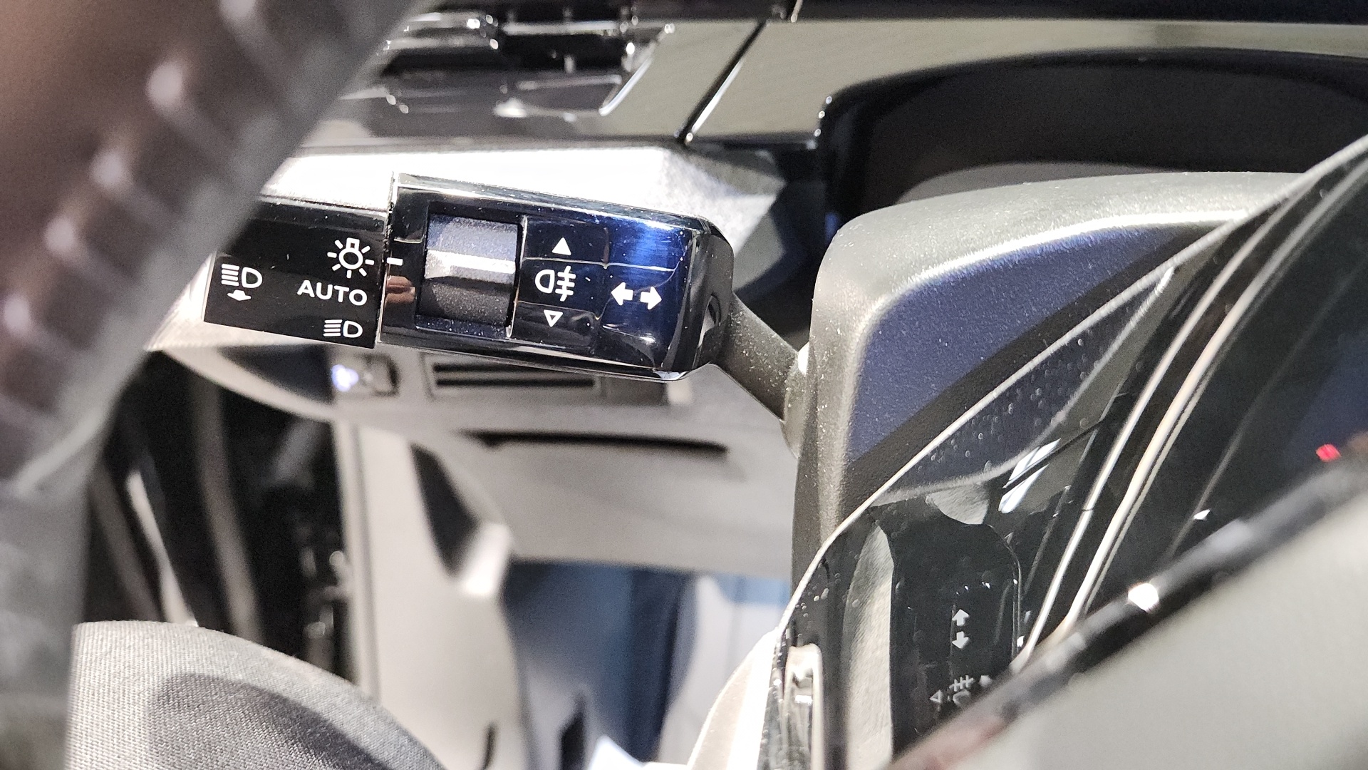 PEUGEOT 3008 Hybrid 145 e-DCS6 Allure - 5P