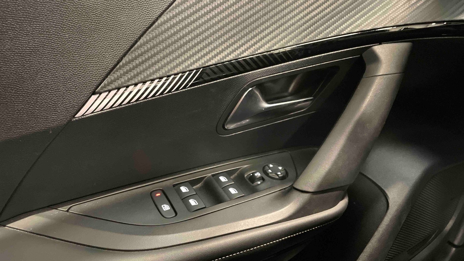 PEUGEOT 2008 PureTech 100 S&S BVM6 Allure