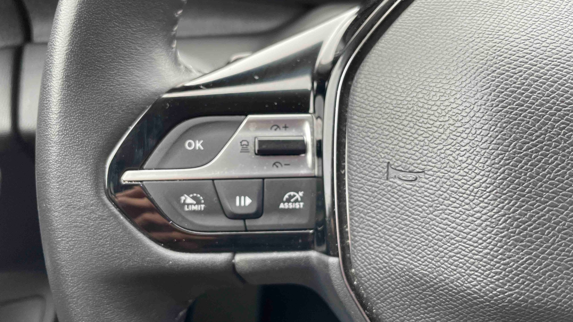 PEUGEOT 308 PHEV 180 e-EAT8 Allure