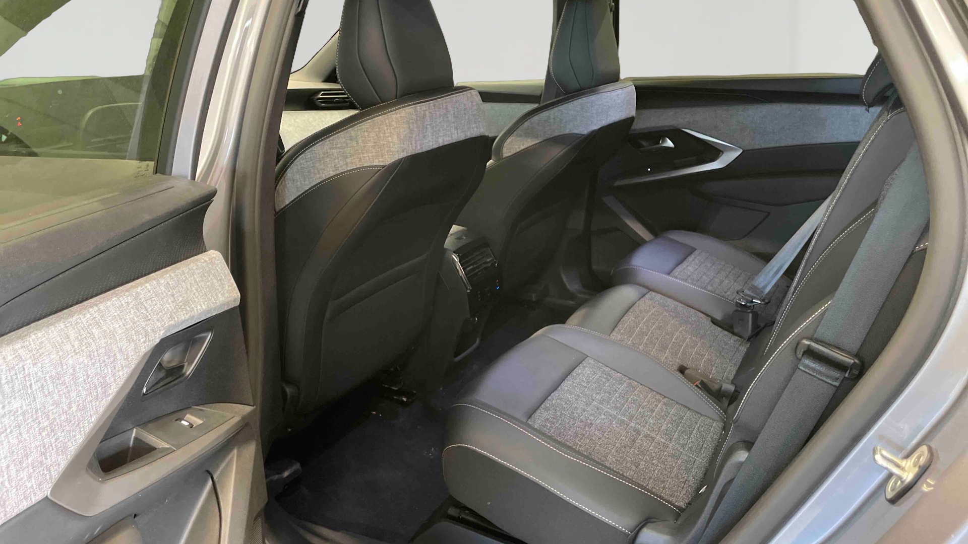 PEUGEOT 5008 Hybrid 145 ch e-DCS6 Allure