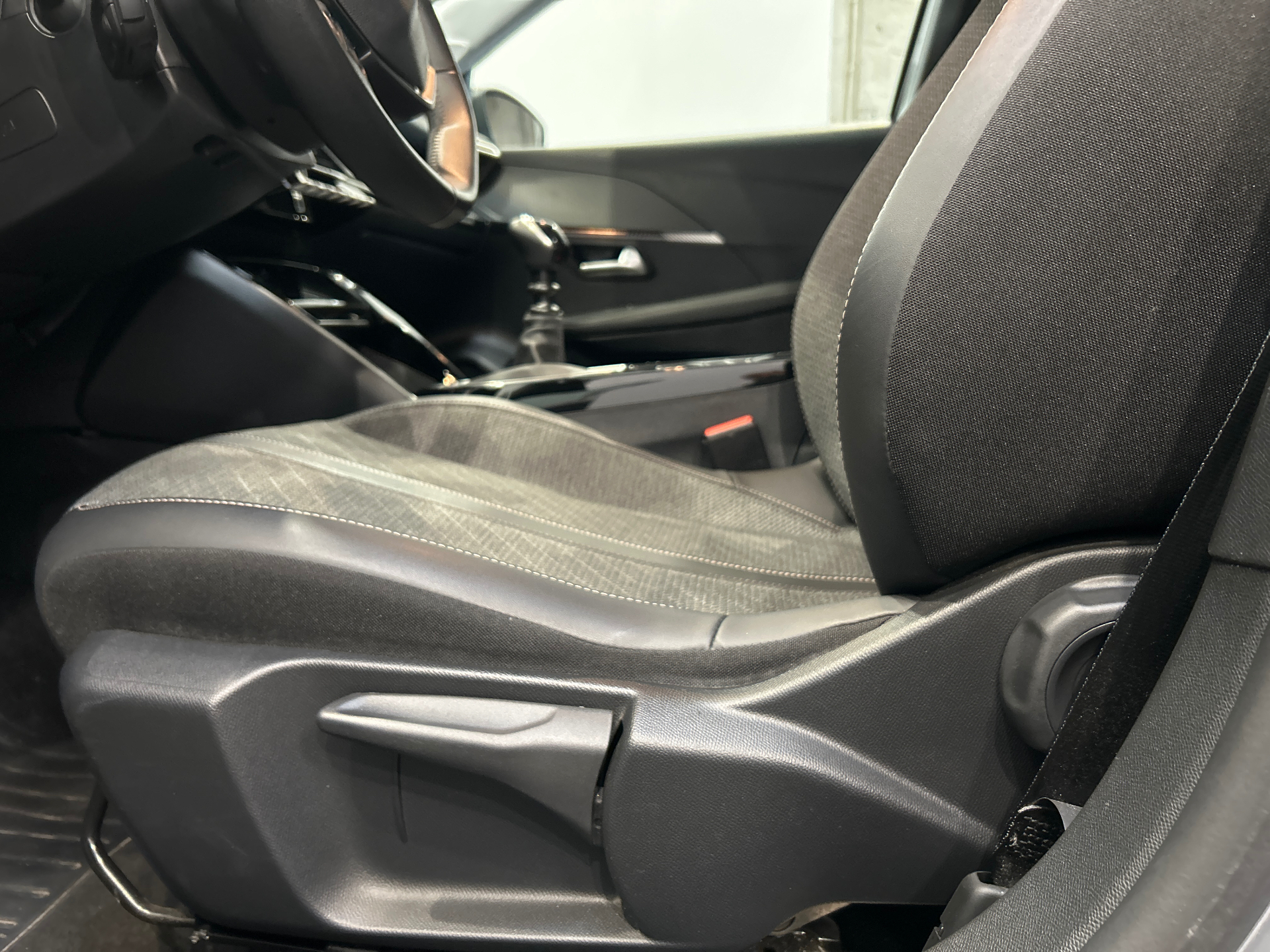 PEUGEOT 208 ALL PT100 BVM