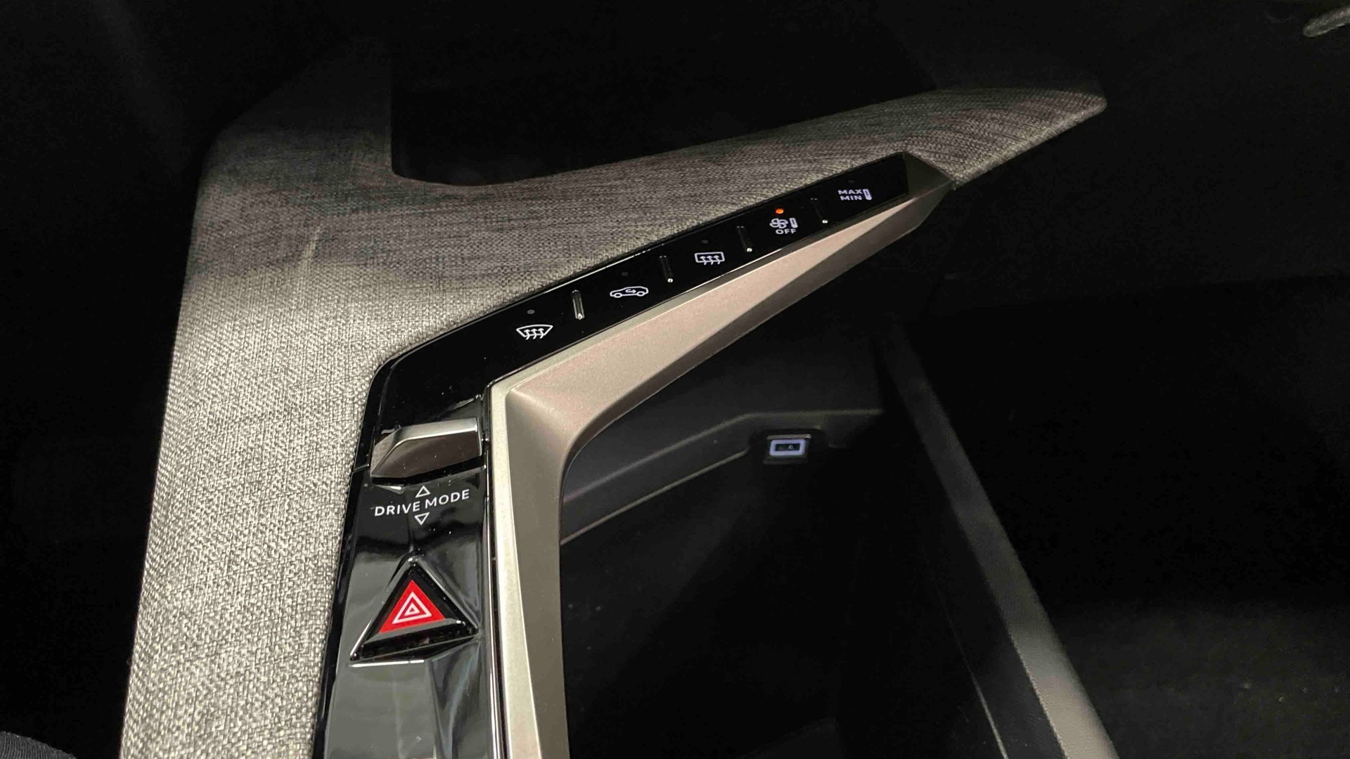 PEUGEOT 5008 Hybrid 145 ch e-DCS6 Allure