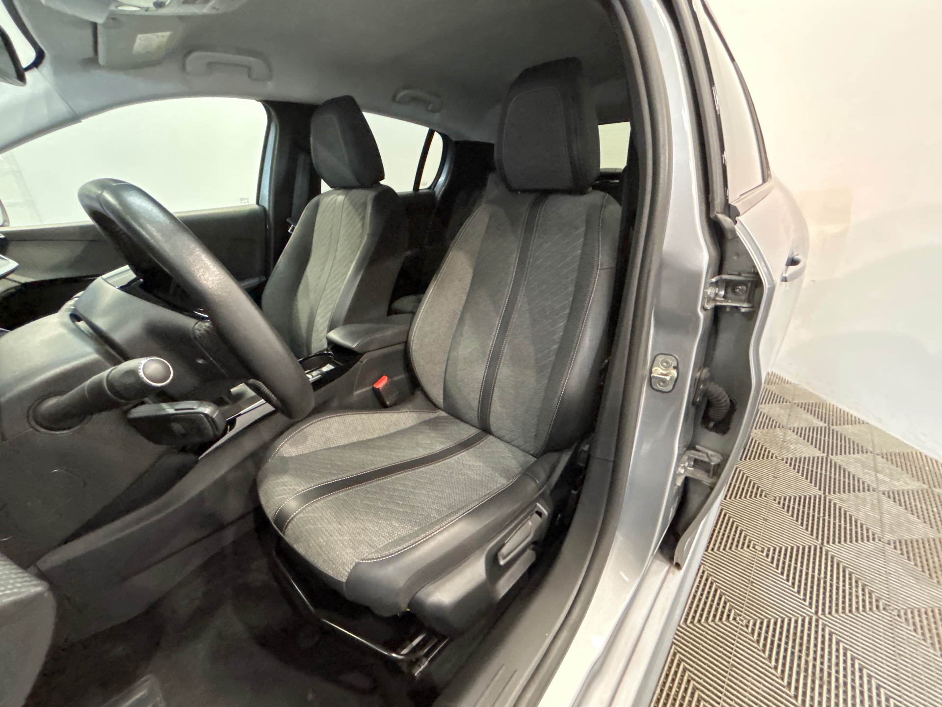 PEUGEOT 208 ALL PT100 BVM