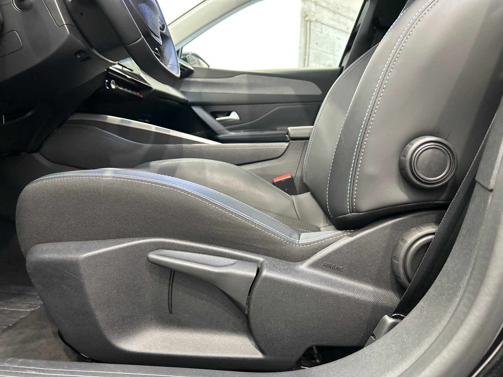 PEUGEOT 408 Hybrid 145 e-DCS6 Allure