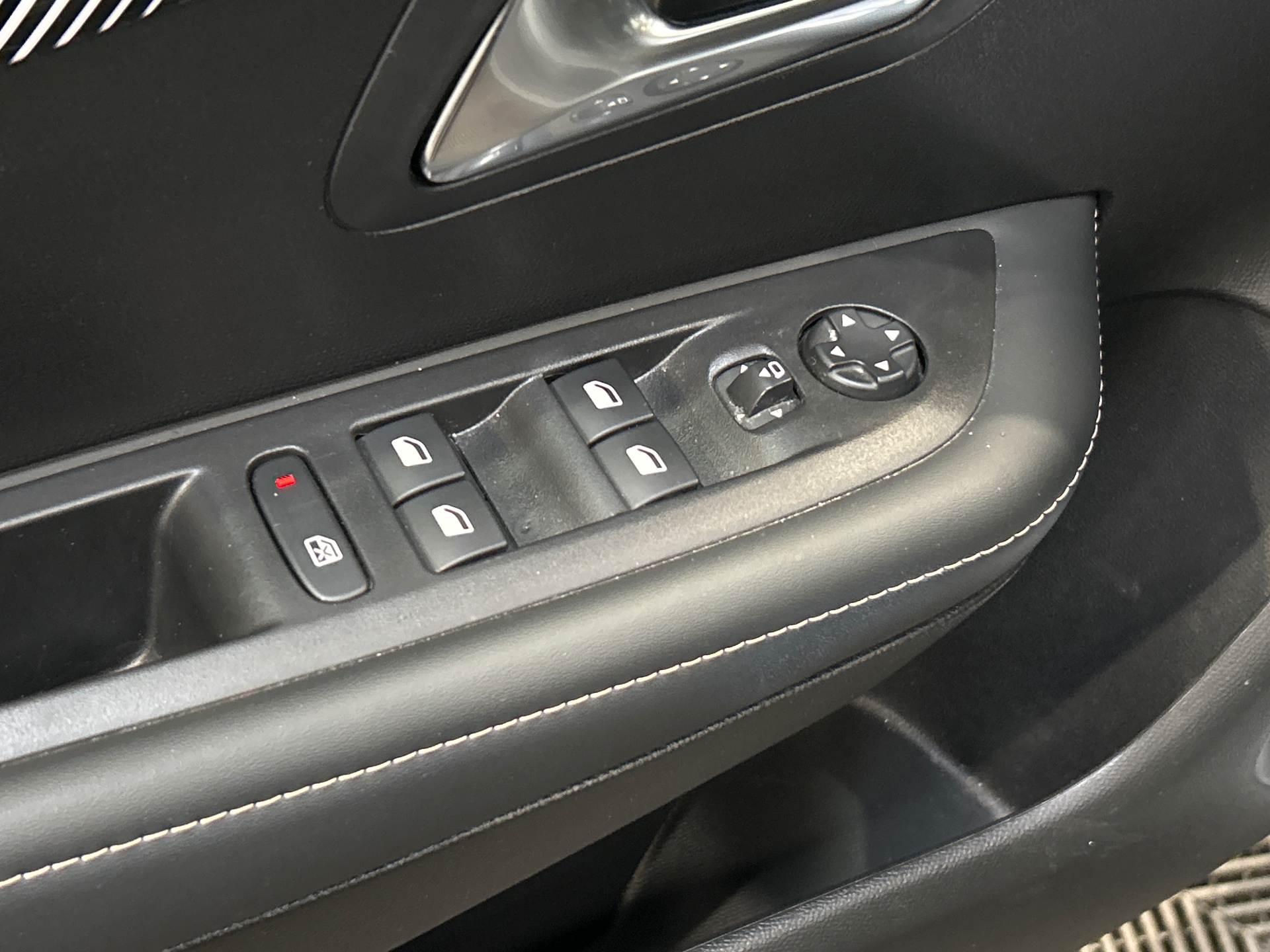 PEUGEOT 208 ALL PT100 BVM