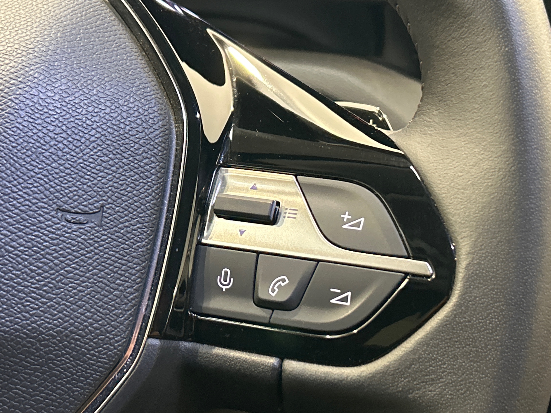 PEUGEOT 408 Hybrid 145 e-DCS6 Allure