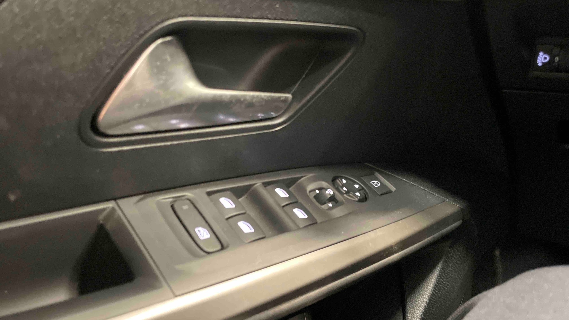 PEUGEOT 5008 Hybrid 145 ch e-DCS6 Allure