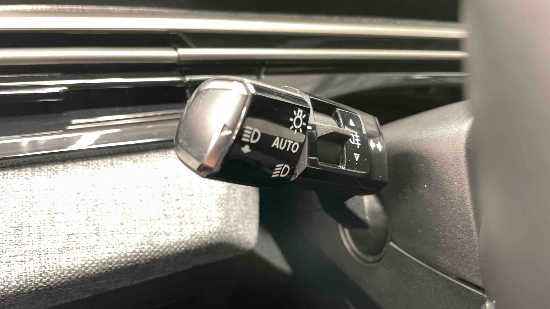 PEUGEOT 5008 Hybrid 145 ch e-DCS6 Allure