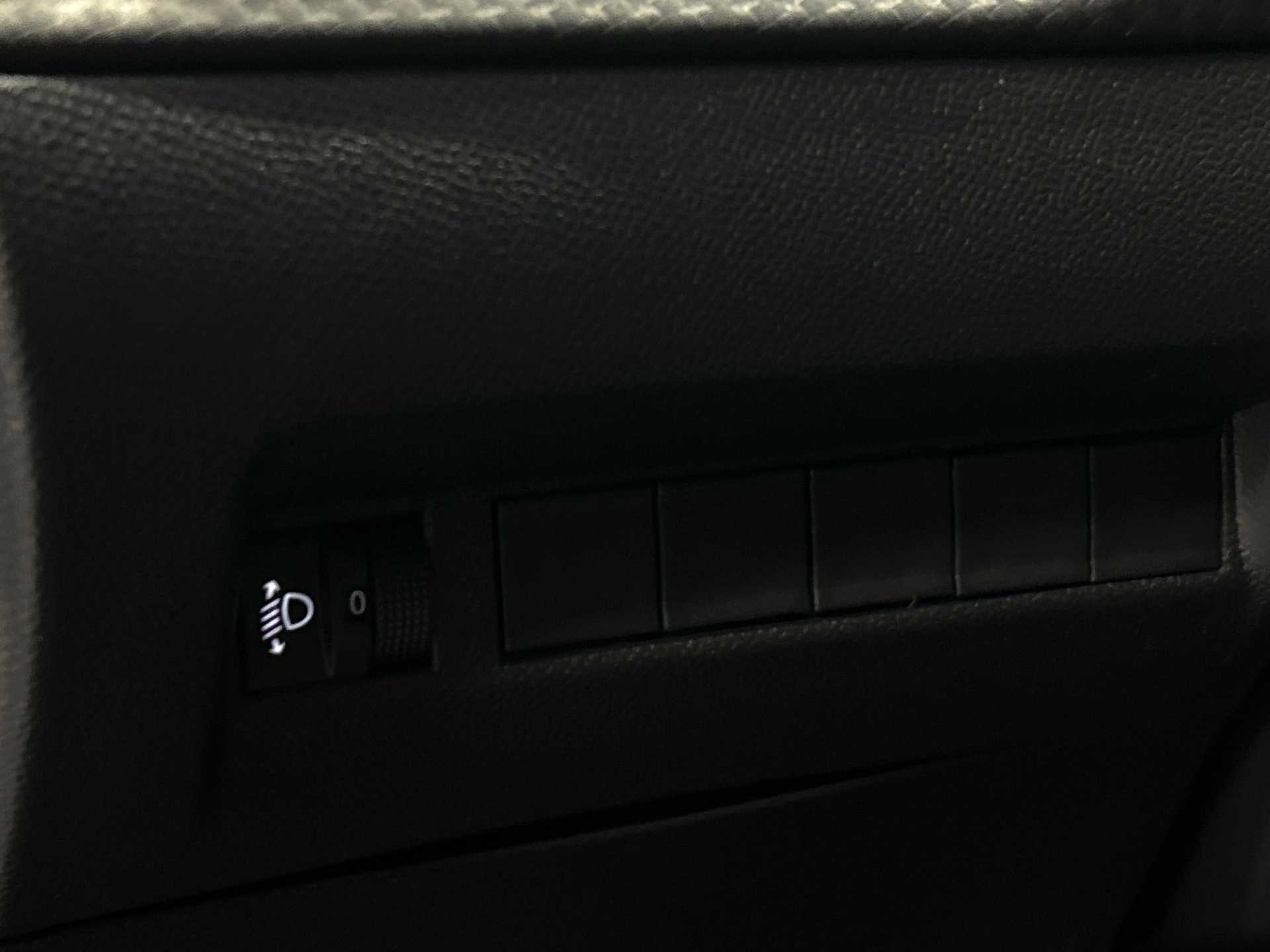 PEUGEOT 208 ALL PT100 BVM