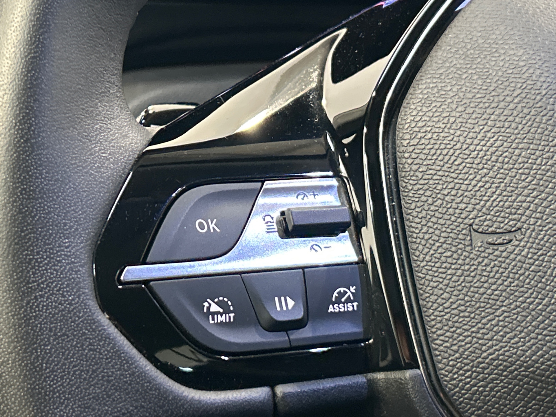 PEUGEOT 408 Hybrid 145 e-DCS6 Allure