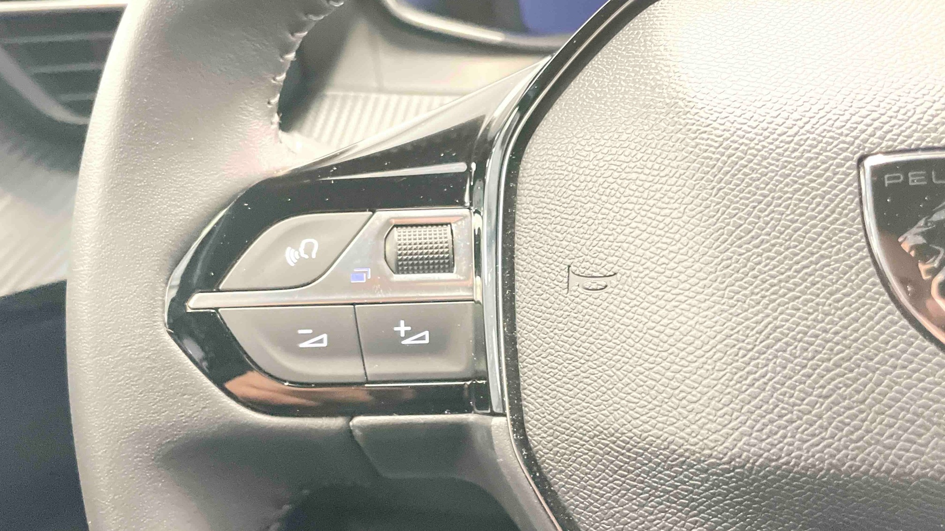 PEUGEOT 2008 Hybrid 145 ch e-DCS6 Allure