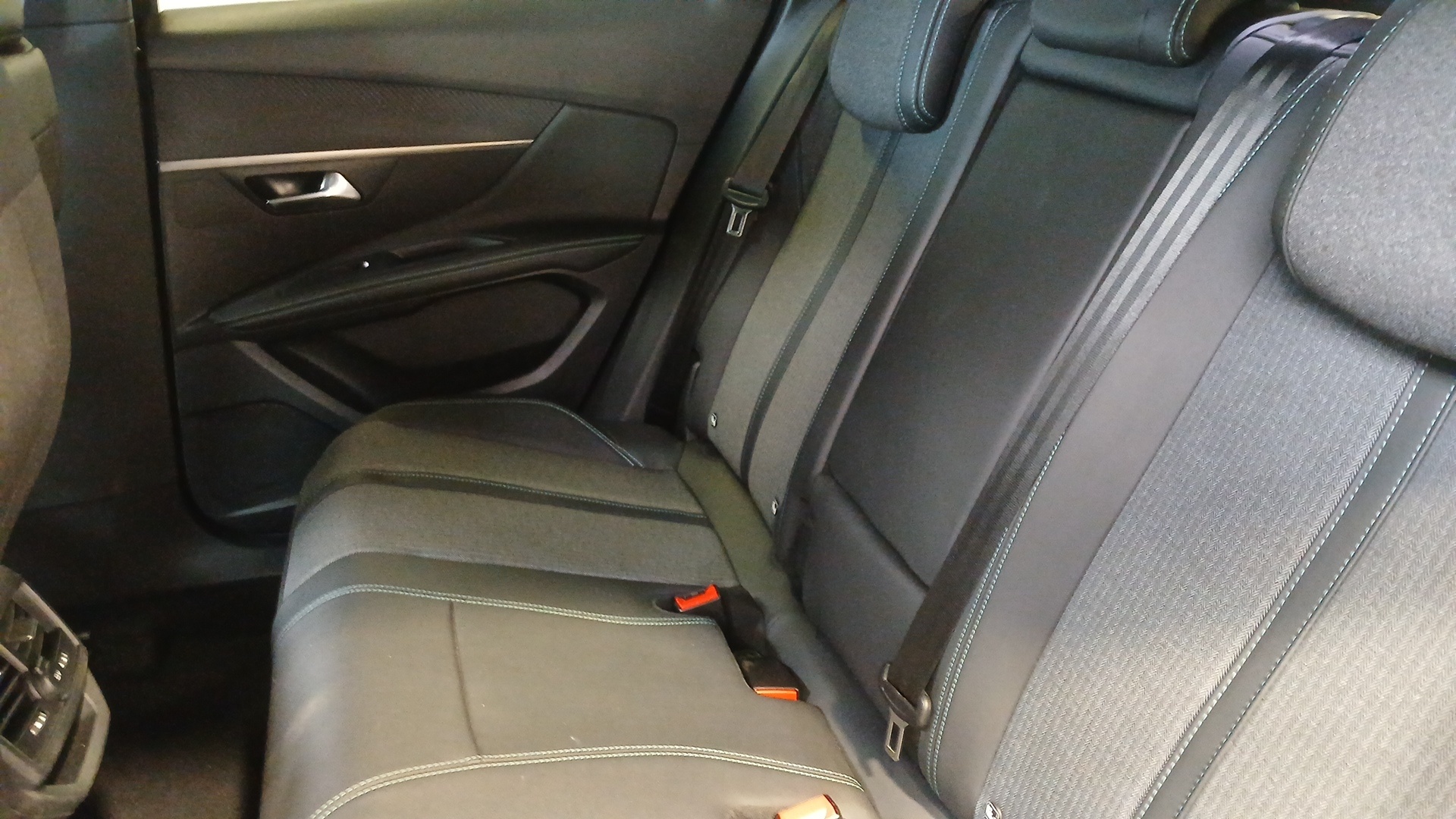 PEUGEOT 3008 ALLUREPK PLUG-IN HYB180 E-EAT8