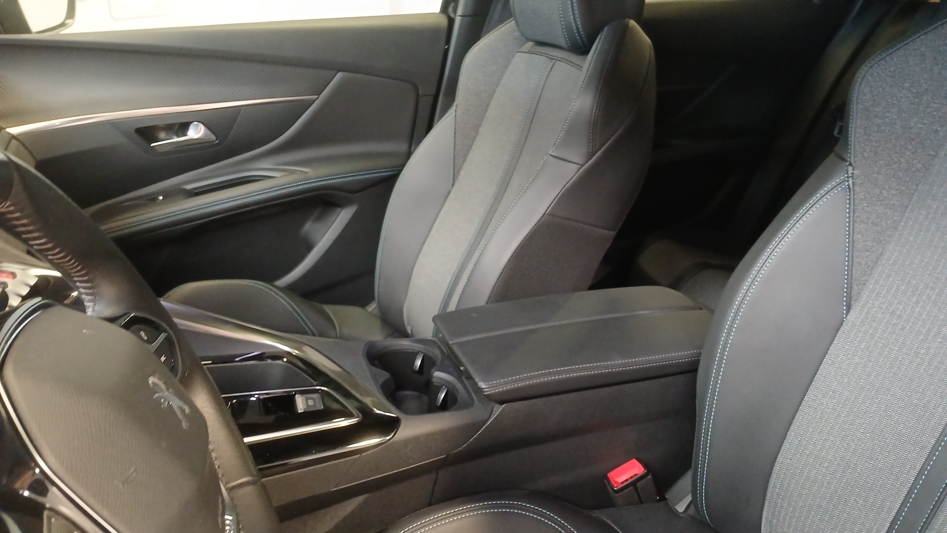 PEUGEOT 3008 ALLUREPK PLUG-IN HYB180 E-EAT8