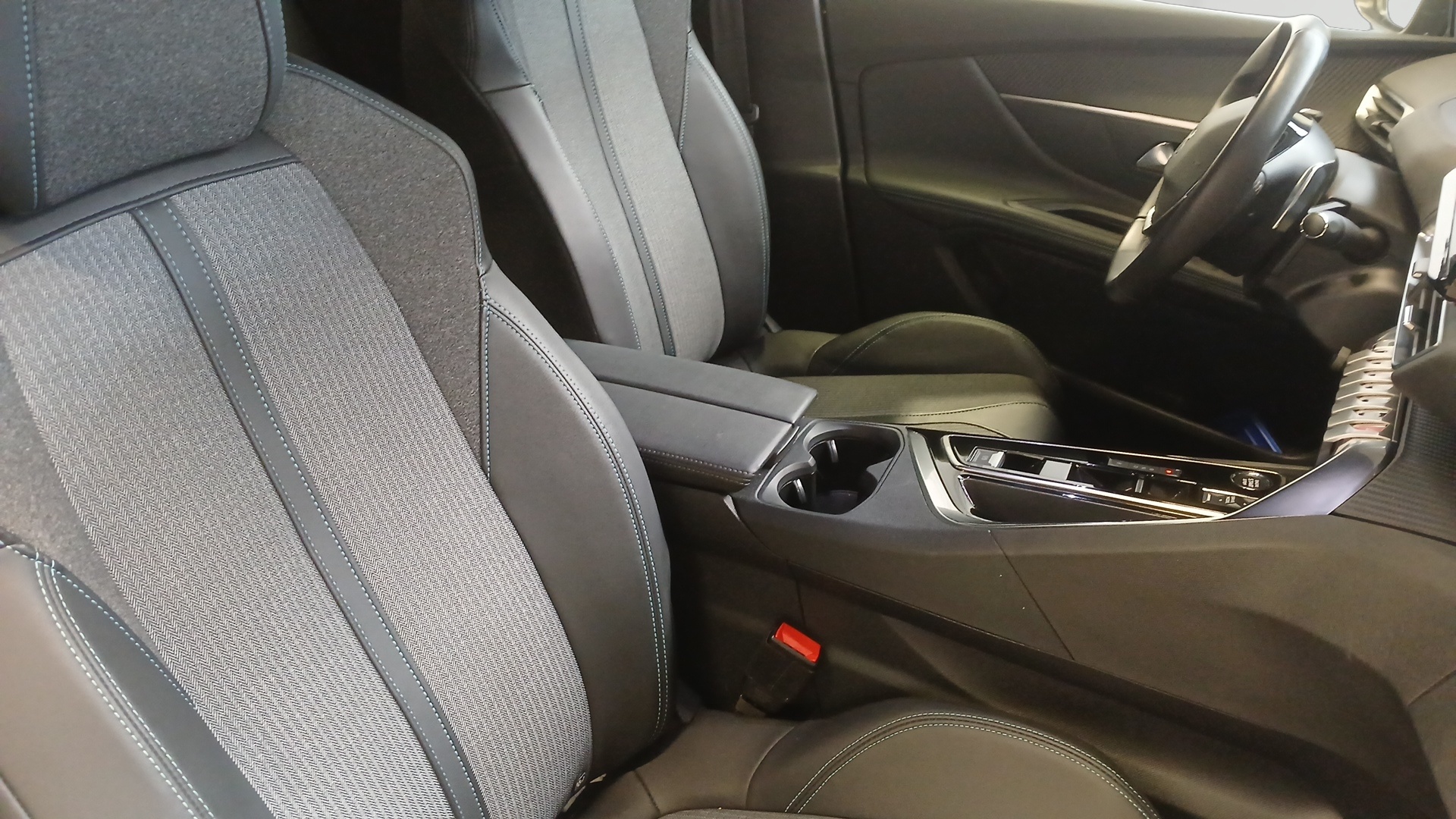 PEUGEOT 3008 ALLUREPK PLUG-IN HYB180 E-EAT8