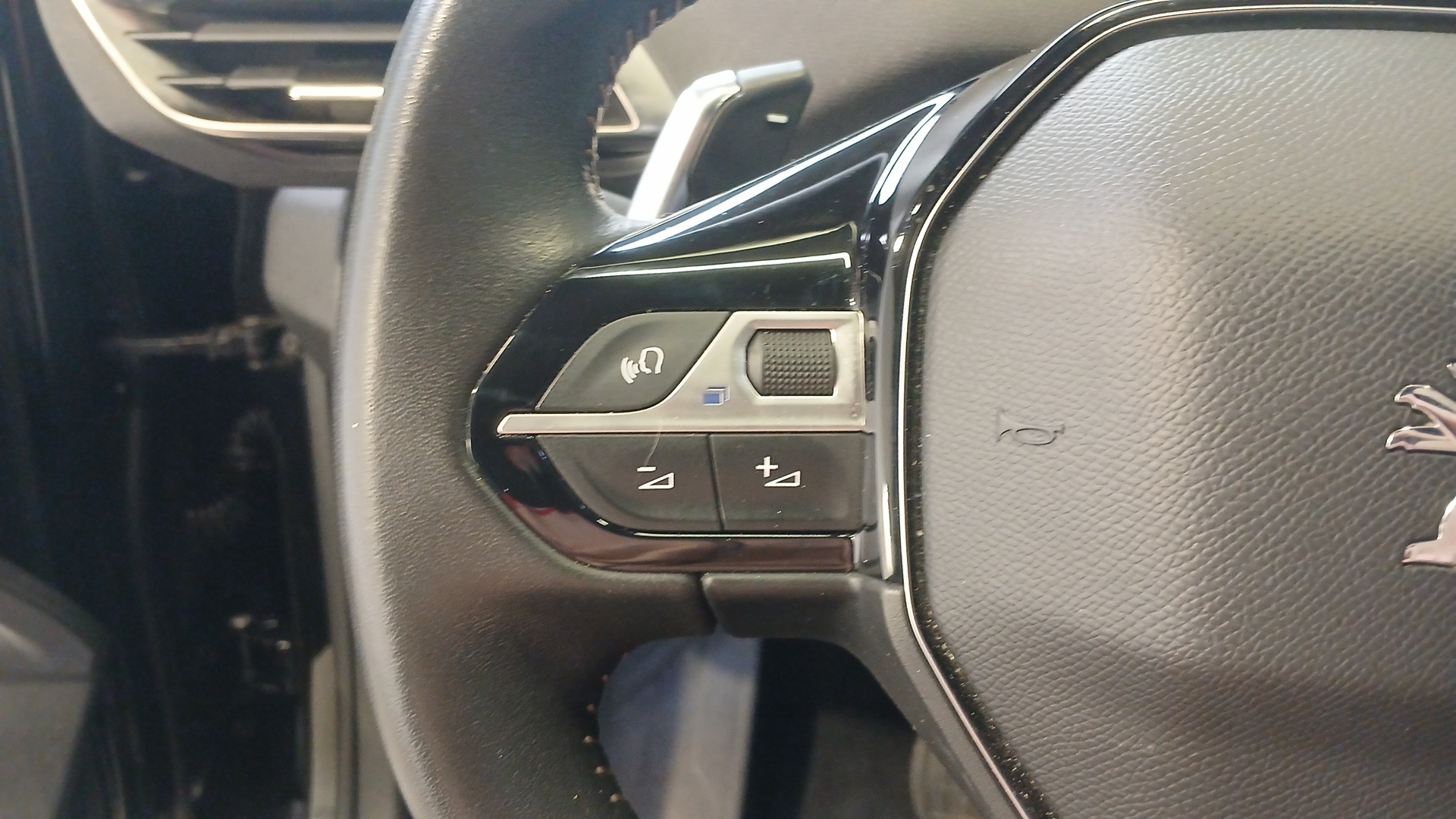 PEUGEOT 3008 ALLUREPK PLUG-IN HYB180 E-EAT8