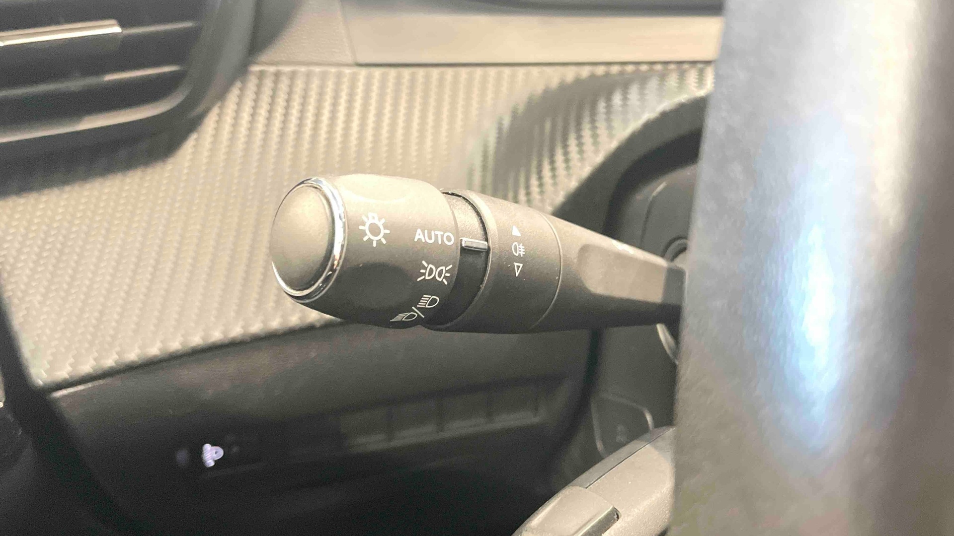 PEUGEOT 208 PureTech 100 S&S BVM6 Allure