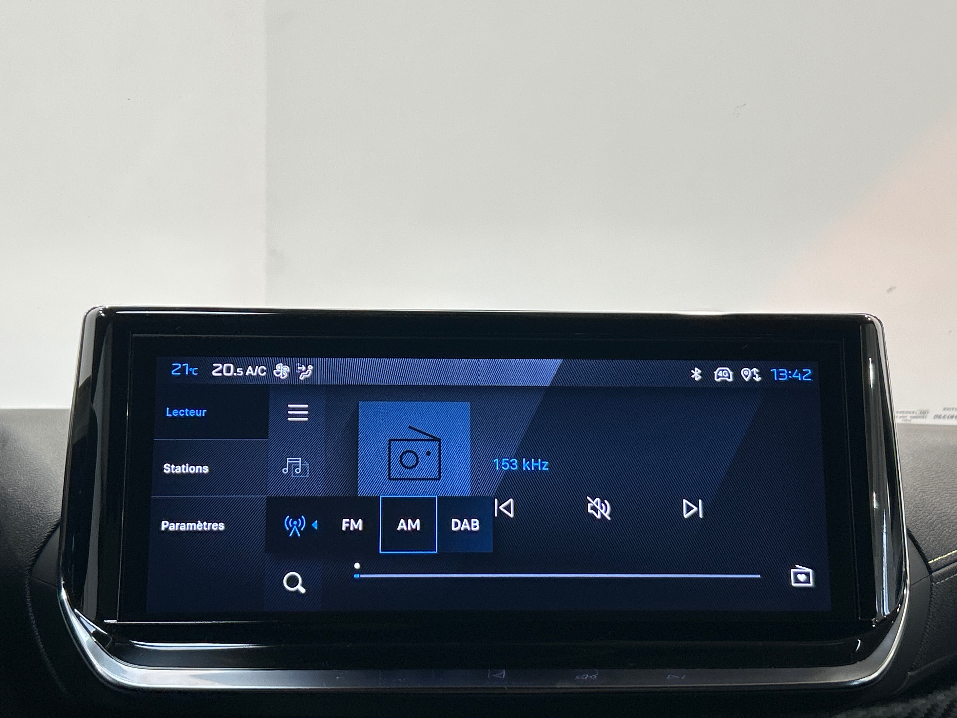 PEUGEOT 2008 GT Hybrid 145 ch e-DCS6