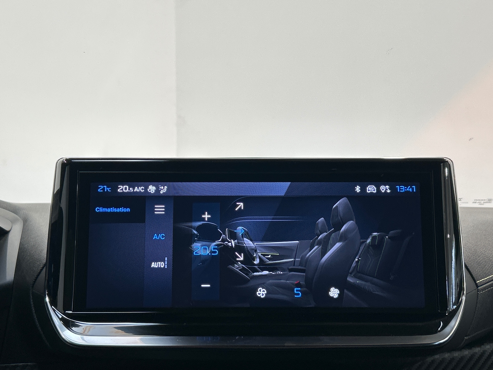 PEUGEOT 2008 GT Hybrid 145 ch e-DCS6