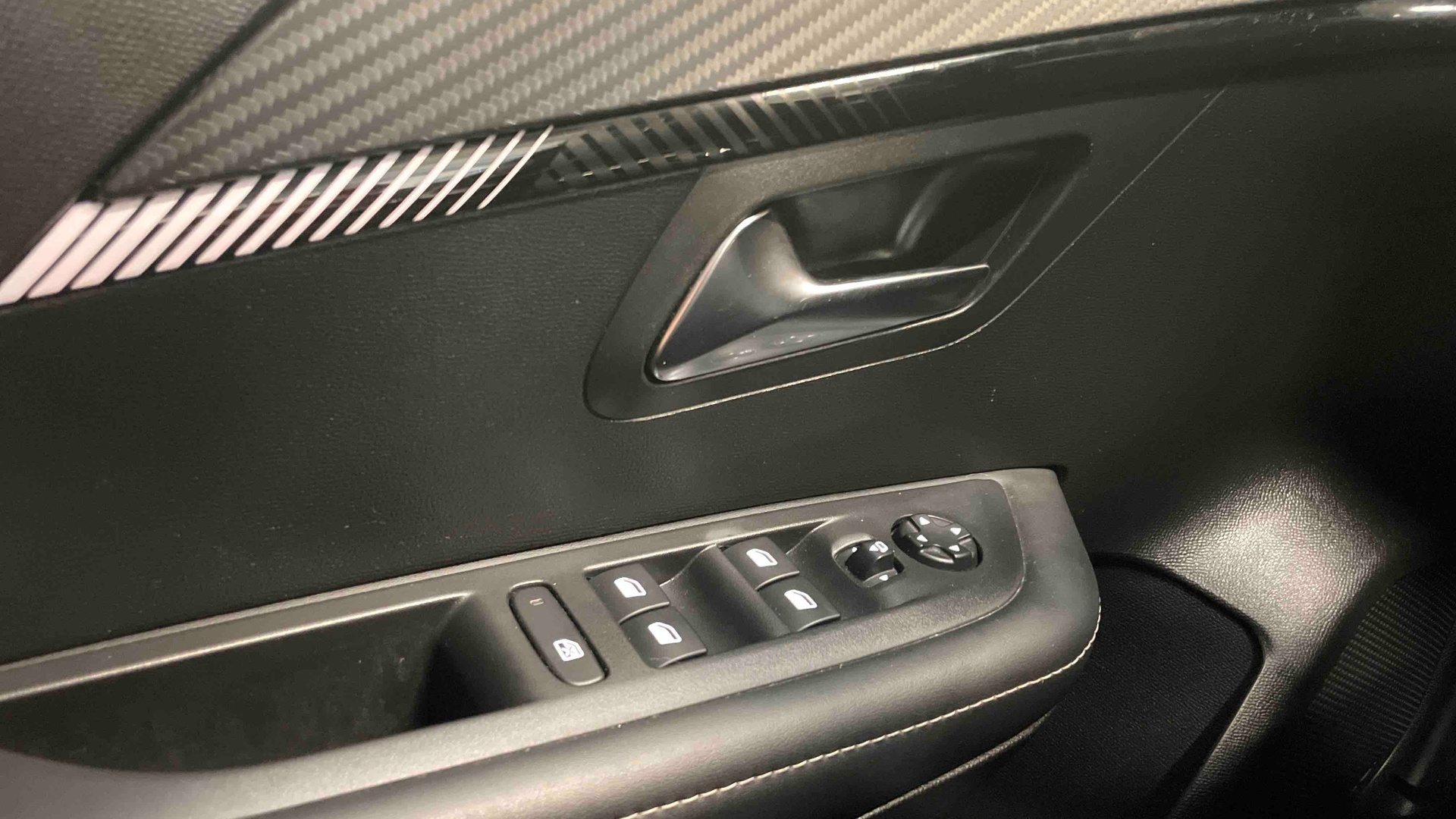 PEUGEOT 208 PureTech 100 S&S BVM6 Allure