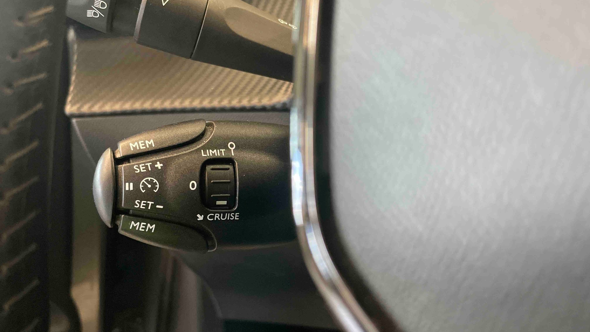 PEUGEOT 208 100 S&S BVM6 Allure