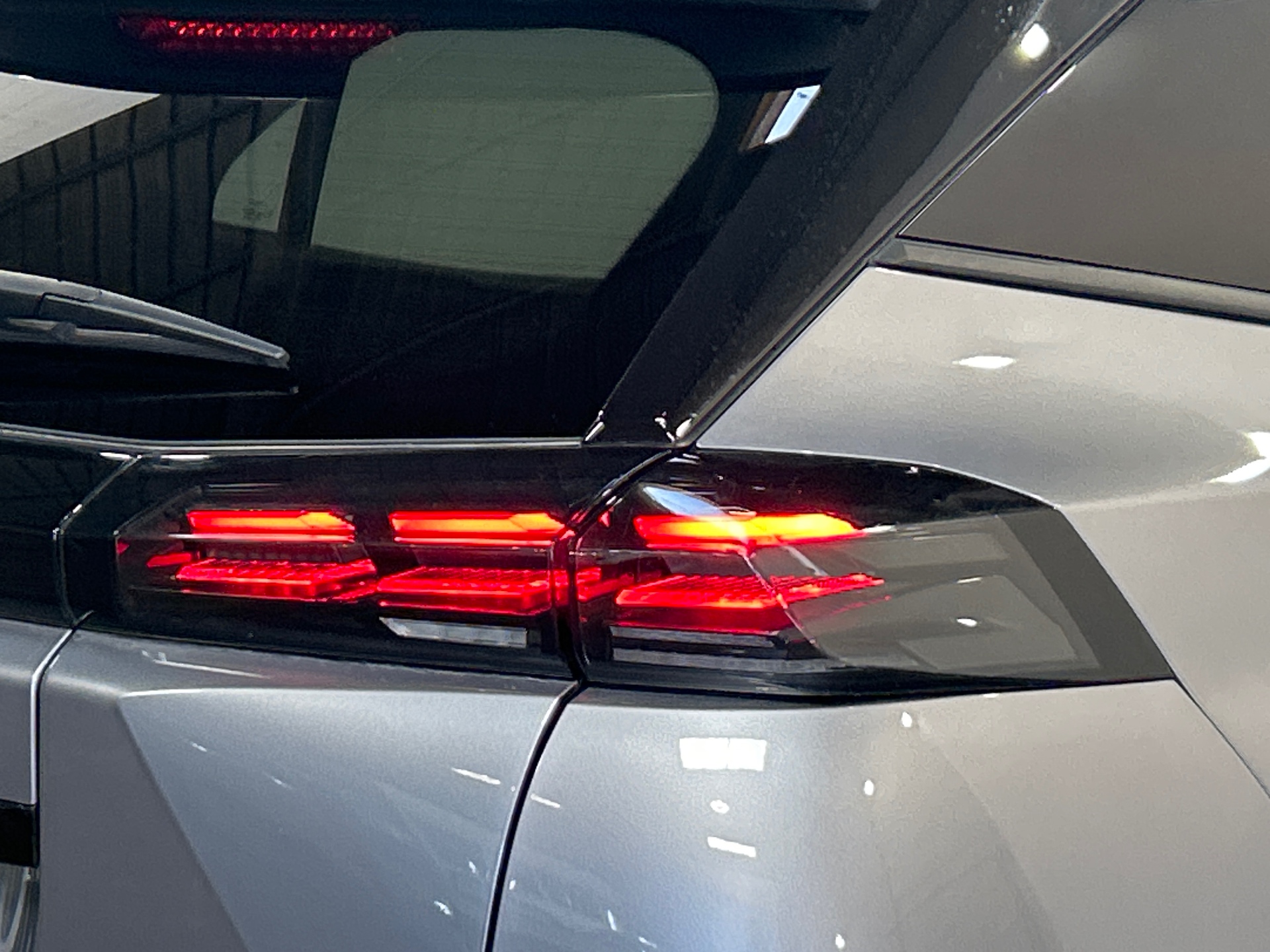 PEUGEOT 2008 GT Hybrid 145 ch e-DCS6