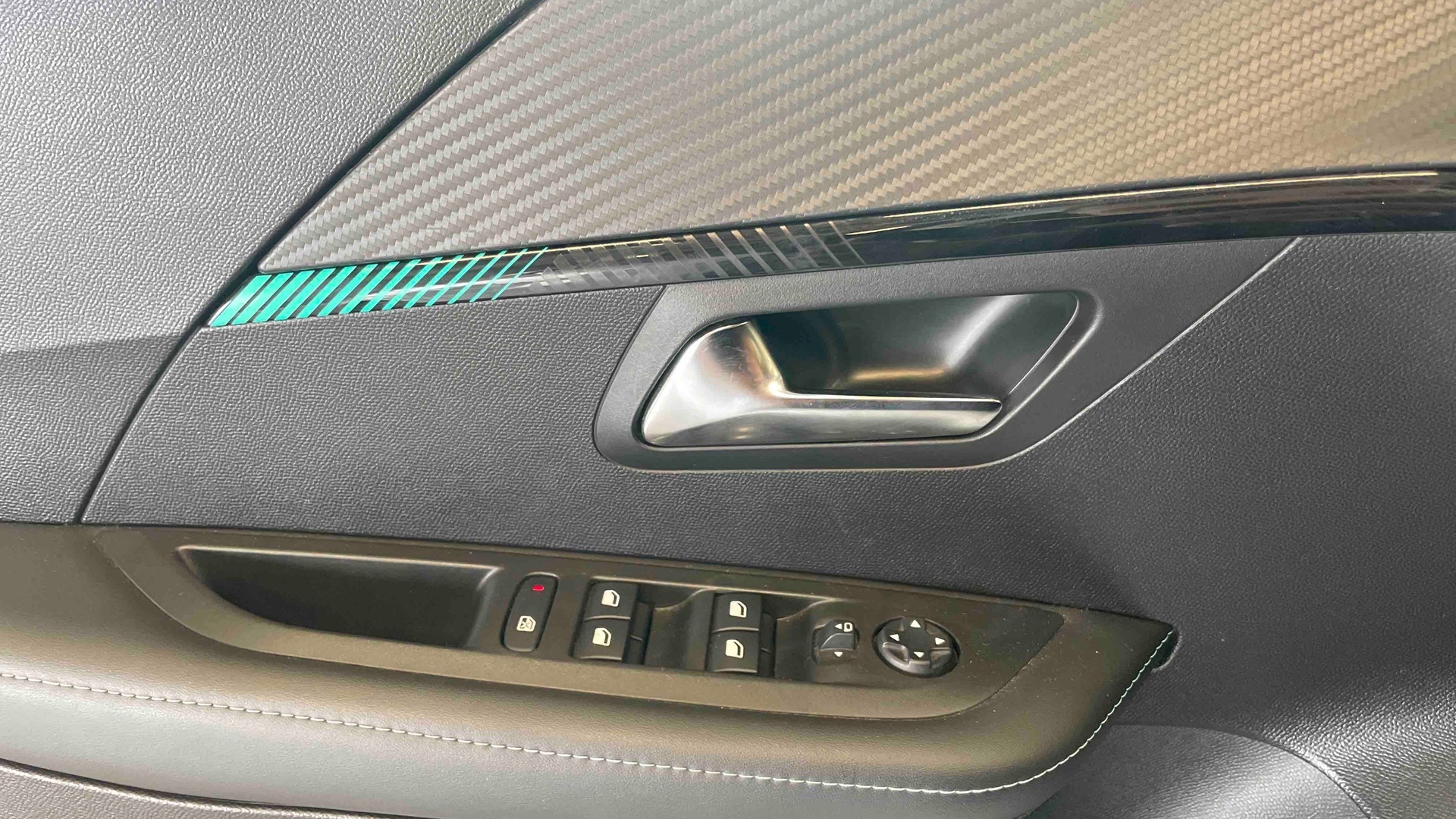 PEUGEOT 208 PureTech 100 S&S BVM6 Allure
