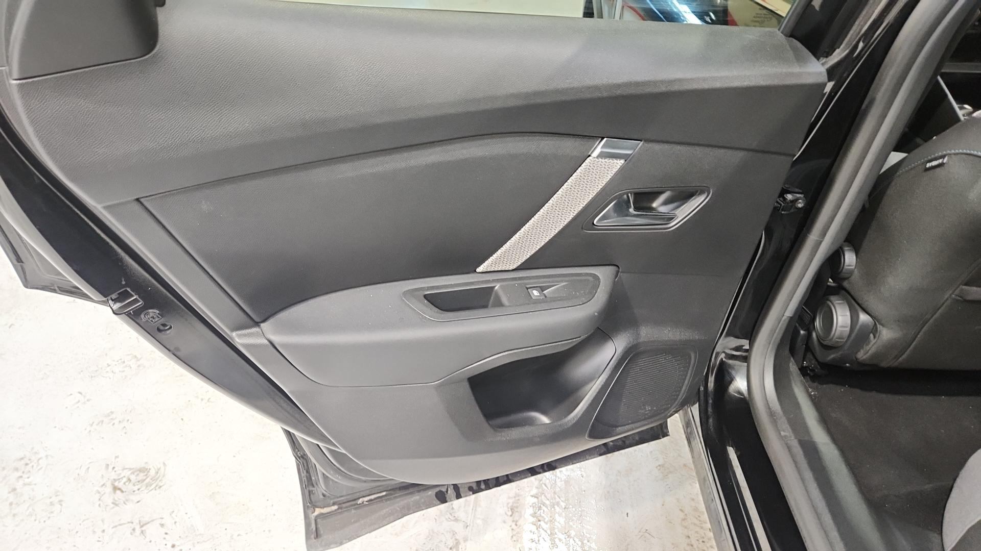 CITROEN C4 PureTech 130 EAT8 Max