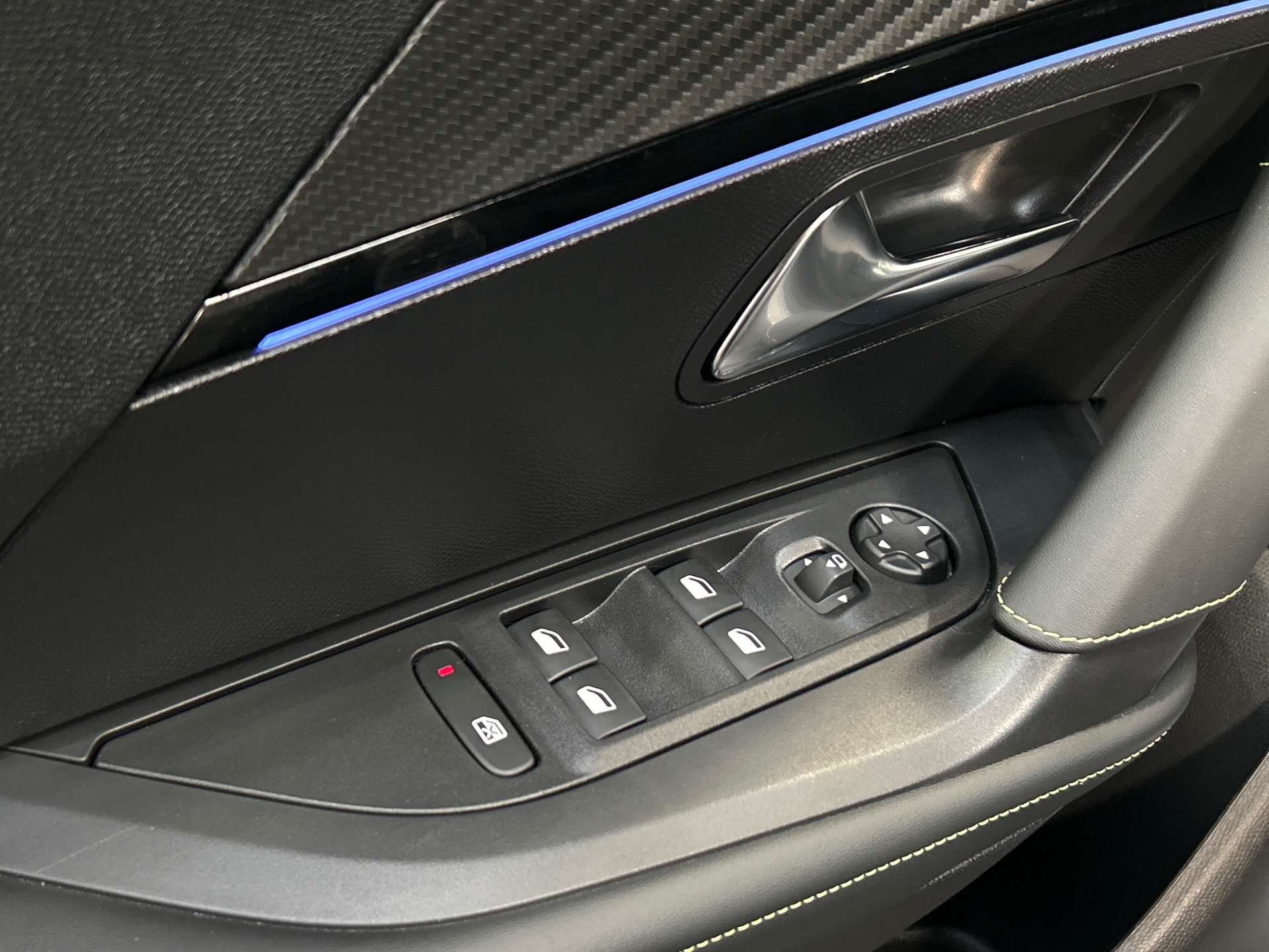 PEUGEOT 2008 GT Hybrid 145 ch e-DCS6