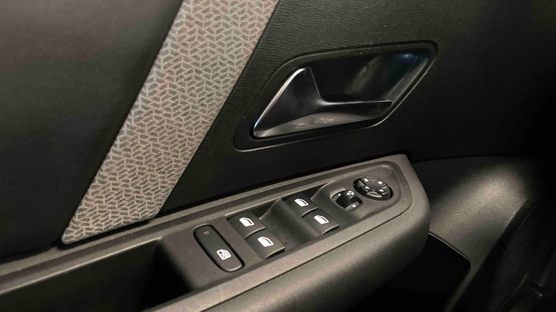 CITROEN C4 PureTech 130 BVM6 Plus