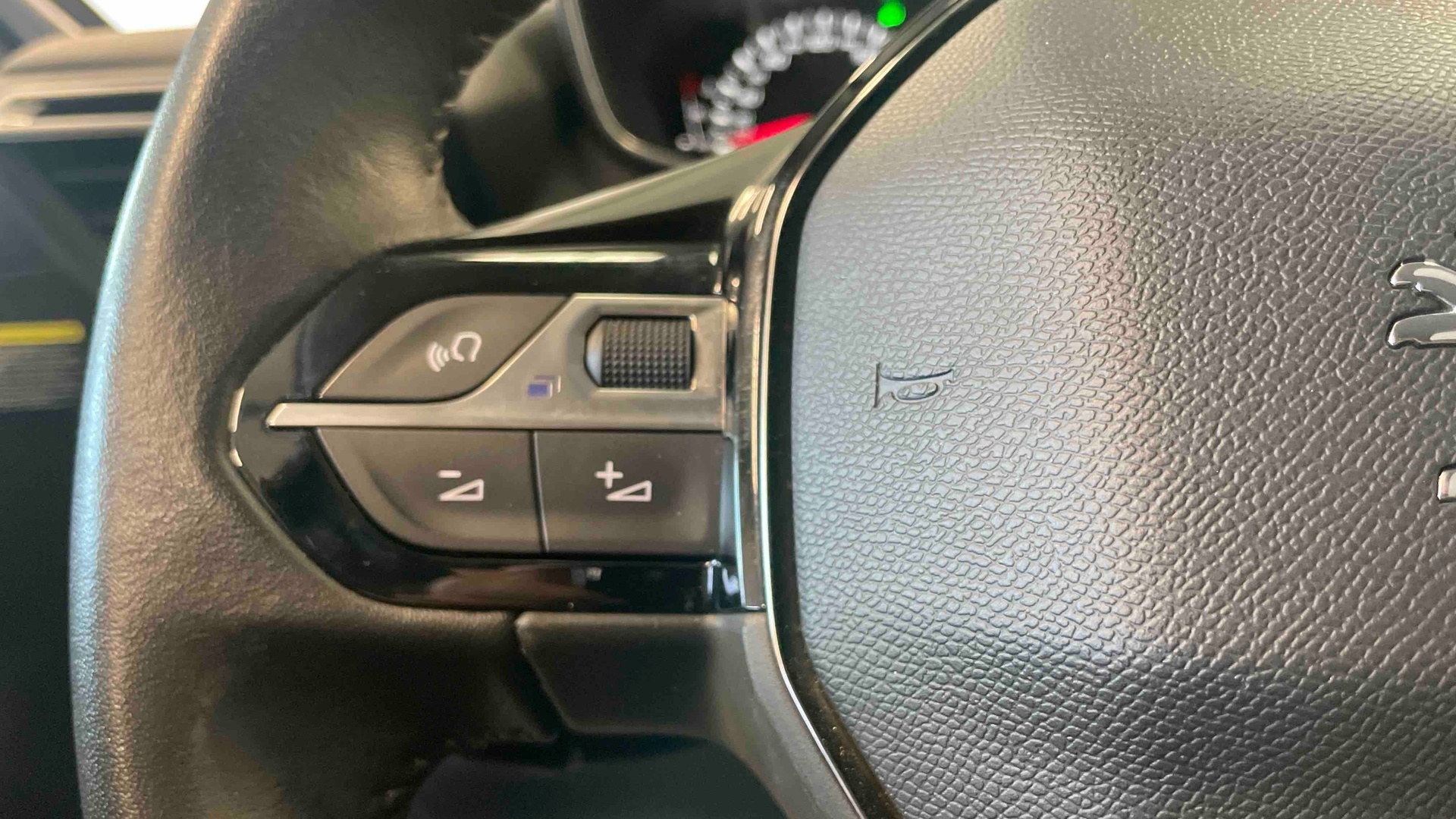 PEUGEOT 208 100 S&S BVM6 Allure