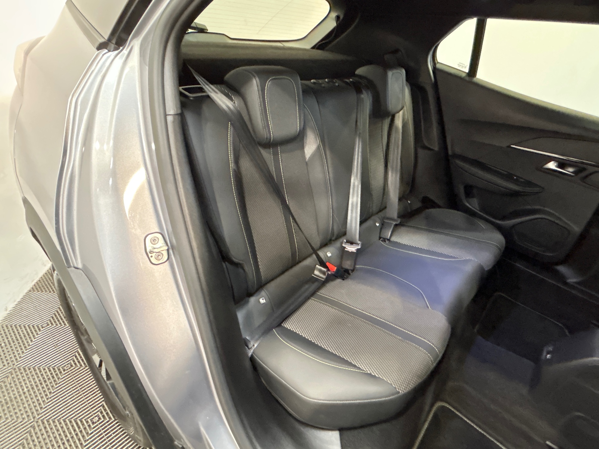 PEUGEOT 2008 GT Hybrid 145 ch e-DCS6