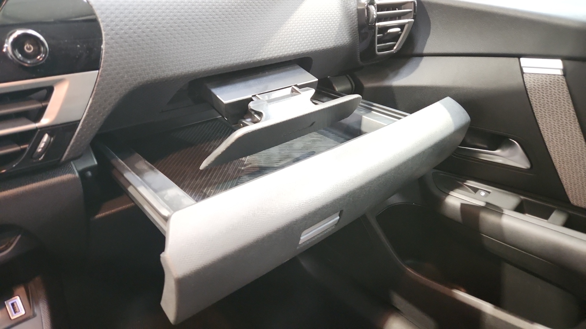 CITROEN C4 PureTech 130 EAT8 Max
