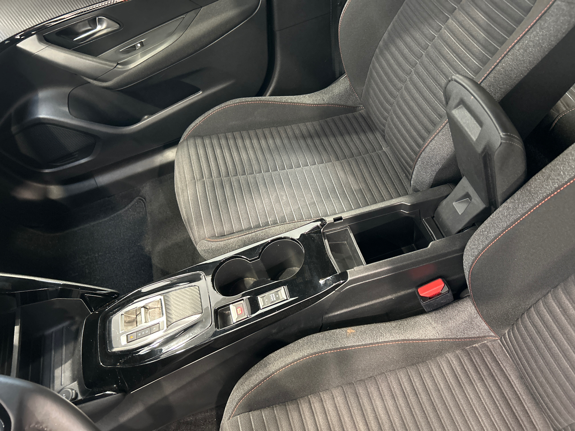 PEUGEOT 2008 ELECTRIQUE 136 ch Active Pack