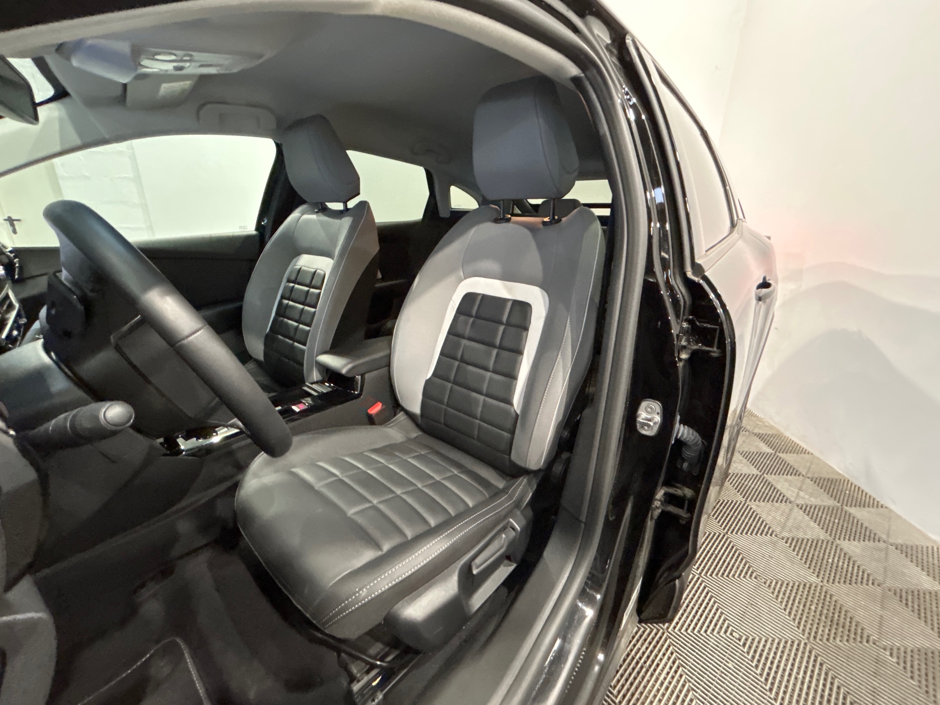 CITROEN C4 Hybride 145 E-dcs6 MAX