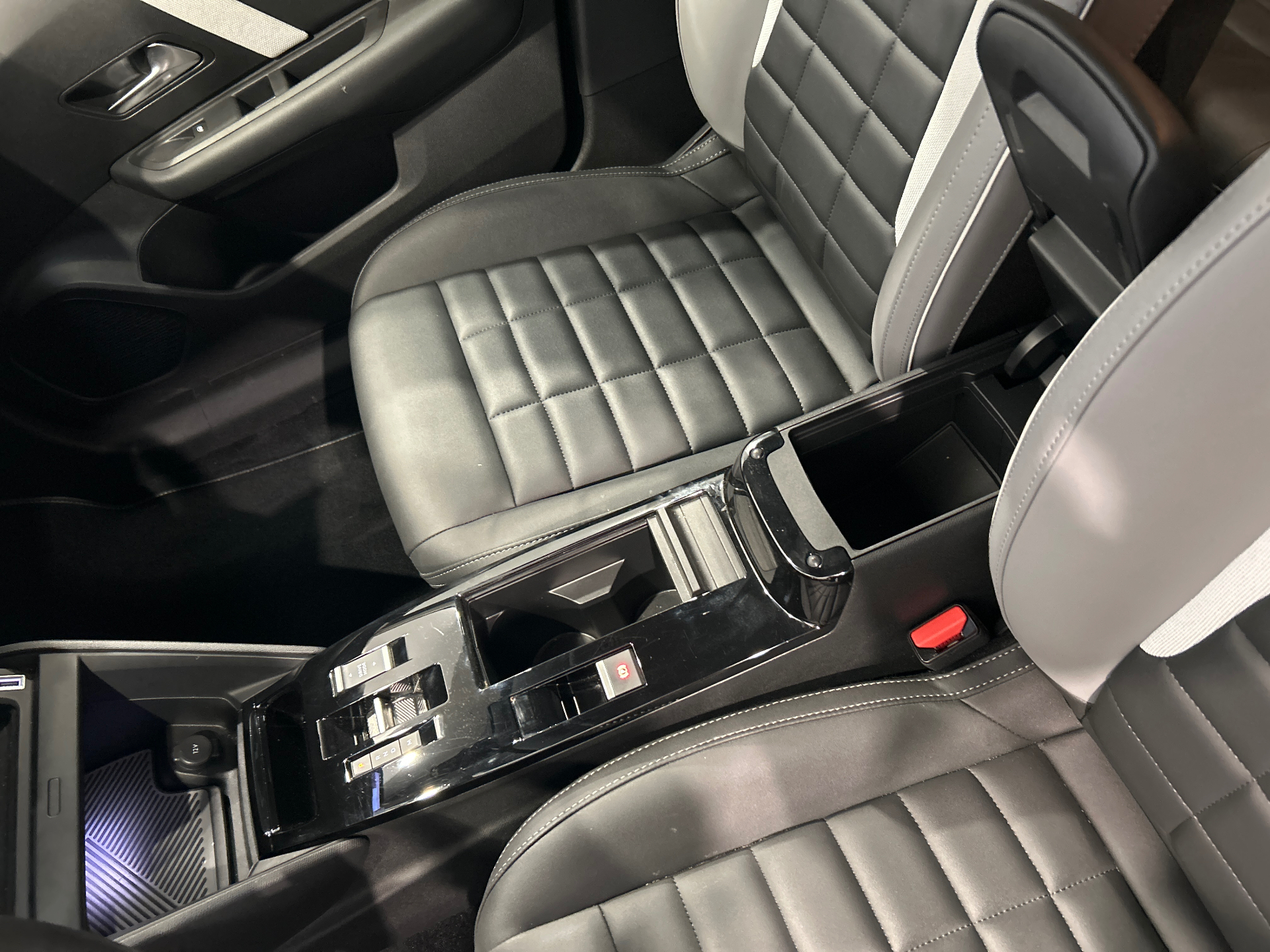 CITROEN C4 Hybride 145 E-dcs6 MAX