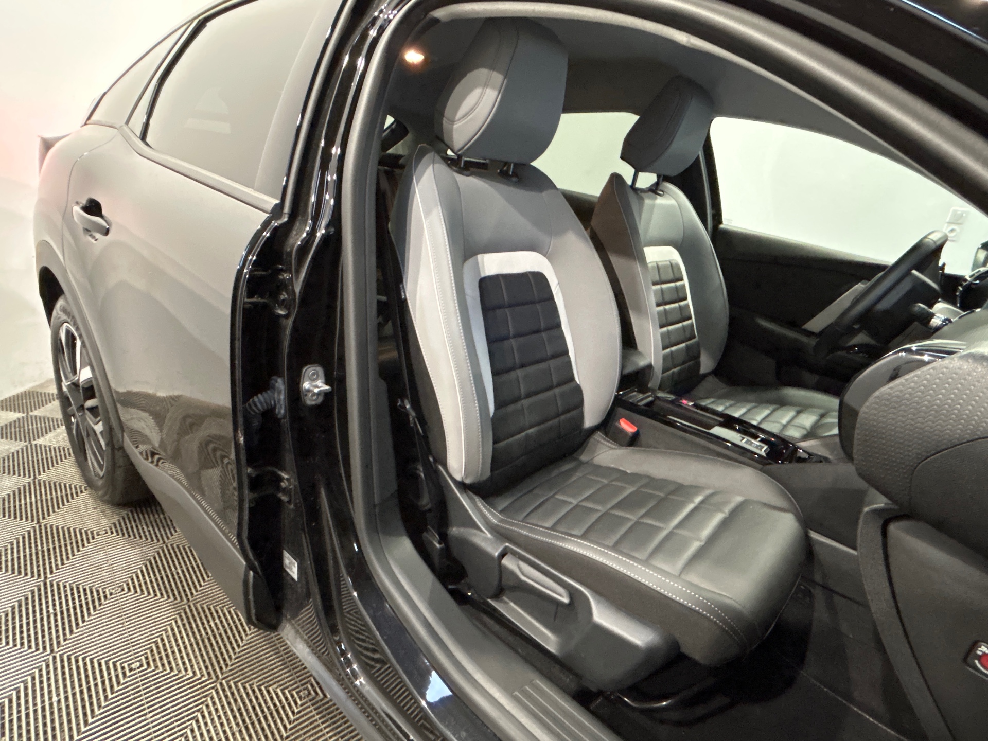 CITROEN C4 Hybride 145 E-dcs6 MAX