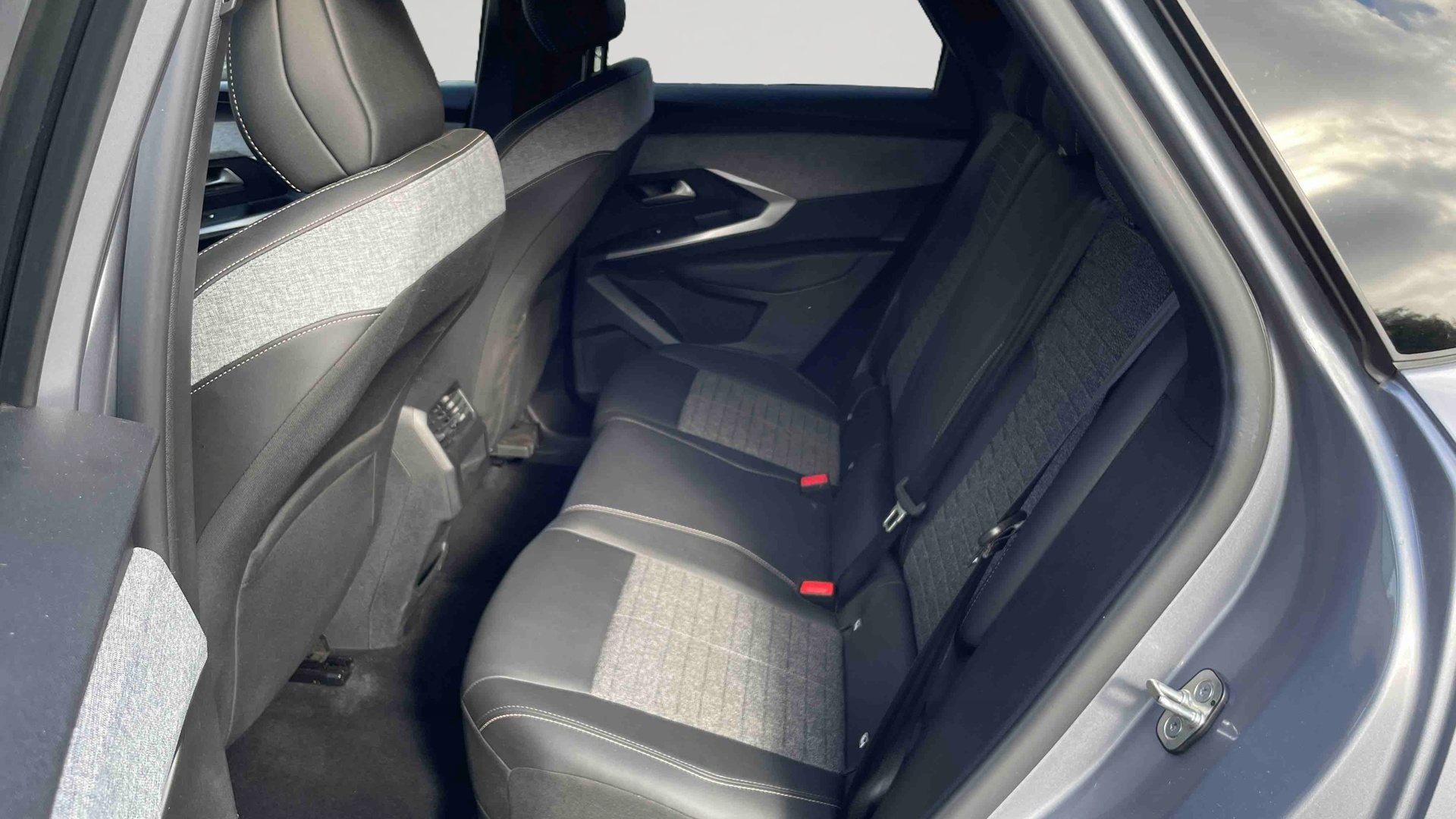 PEUGEOT 3008 Hybrid 145 e-DCS6 Allure