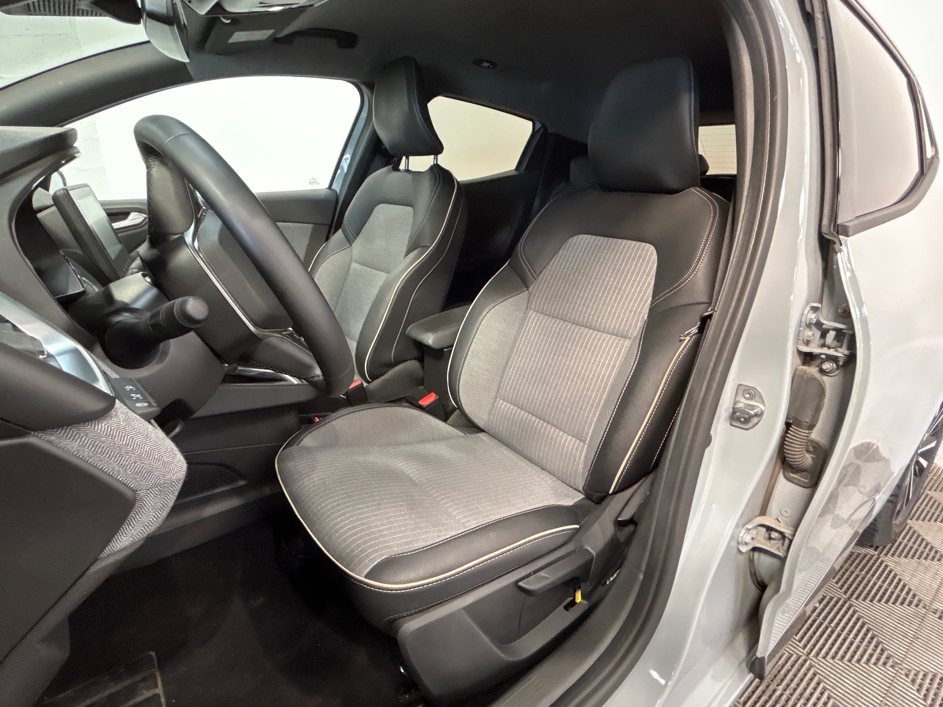 RENAULT CLIO V techno full hybrid E-Tech 145 ch - 24