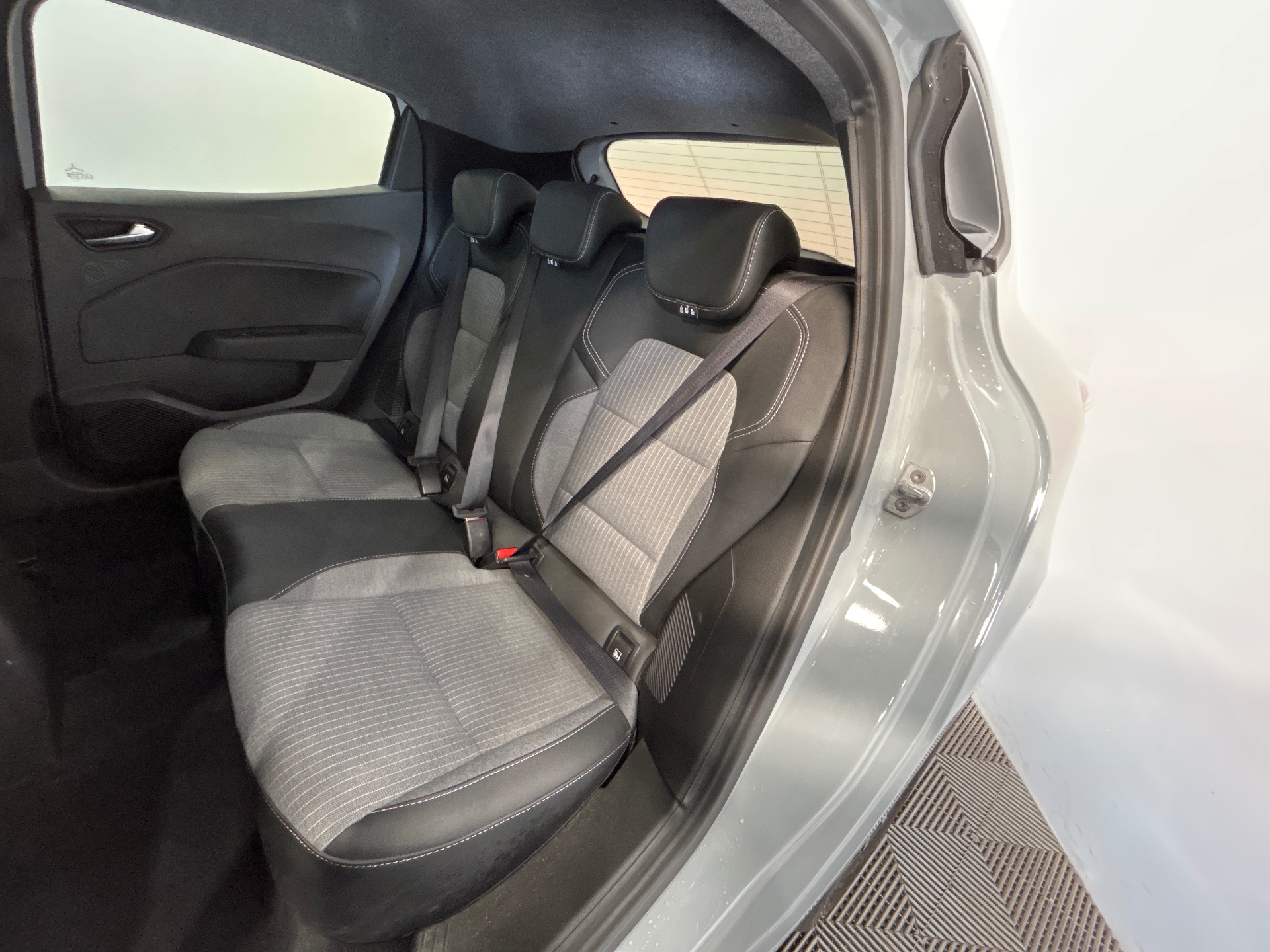 RENAULT CLIO V techno full hybrid E-Tech 145 ch - 24