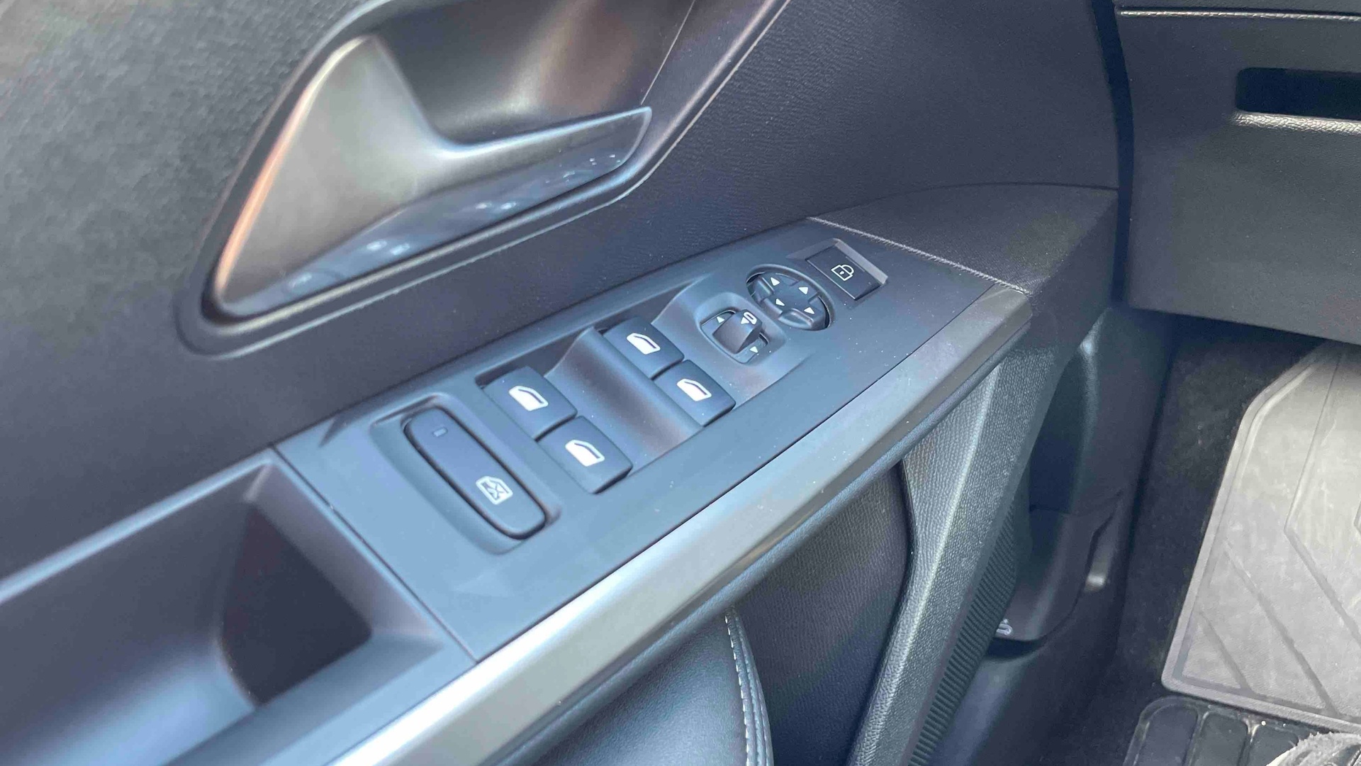 PEUGEOT 3008 Hybrid 145 e-DCS6 Allure