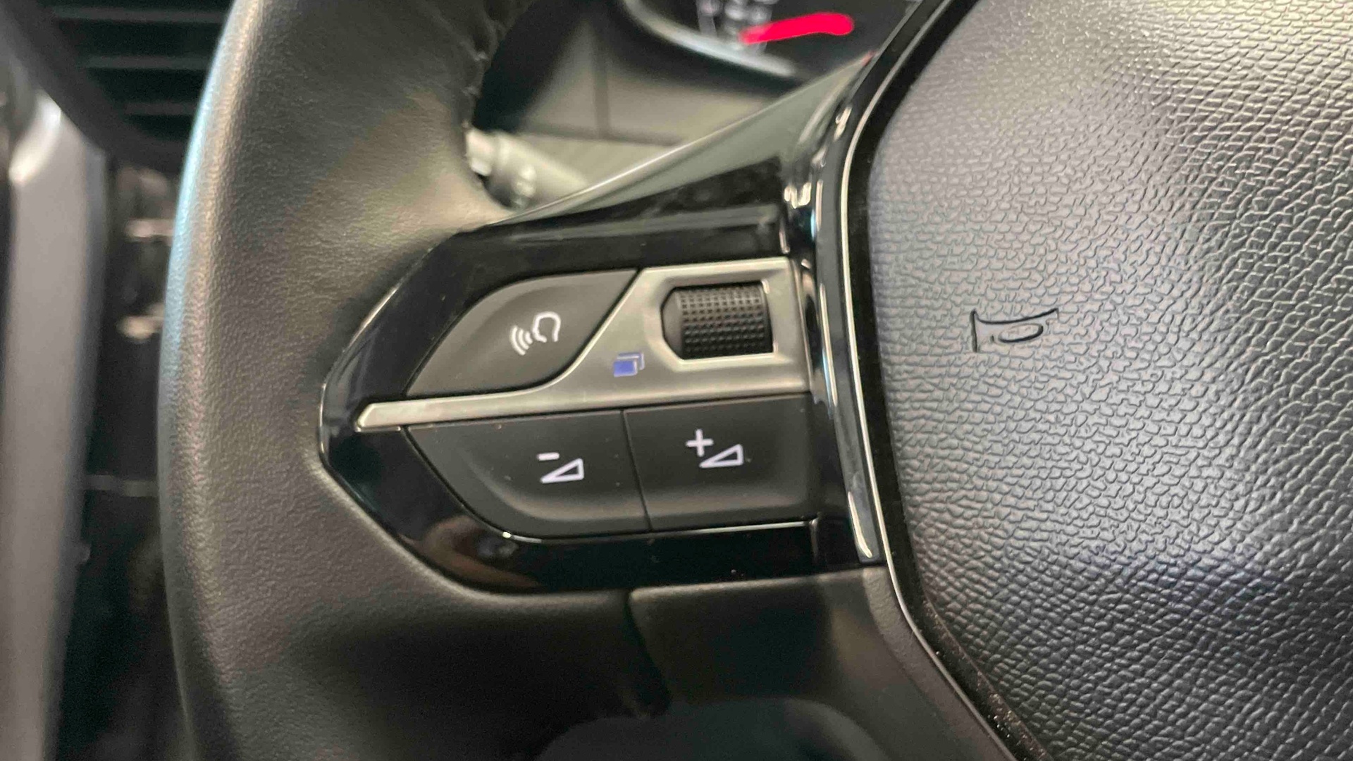 PEUGEOT 208 PureTech 100 S&S BVM6 Active