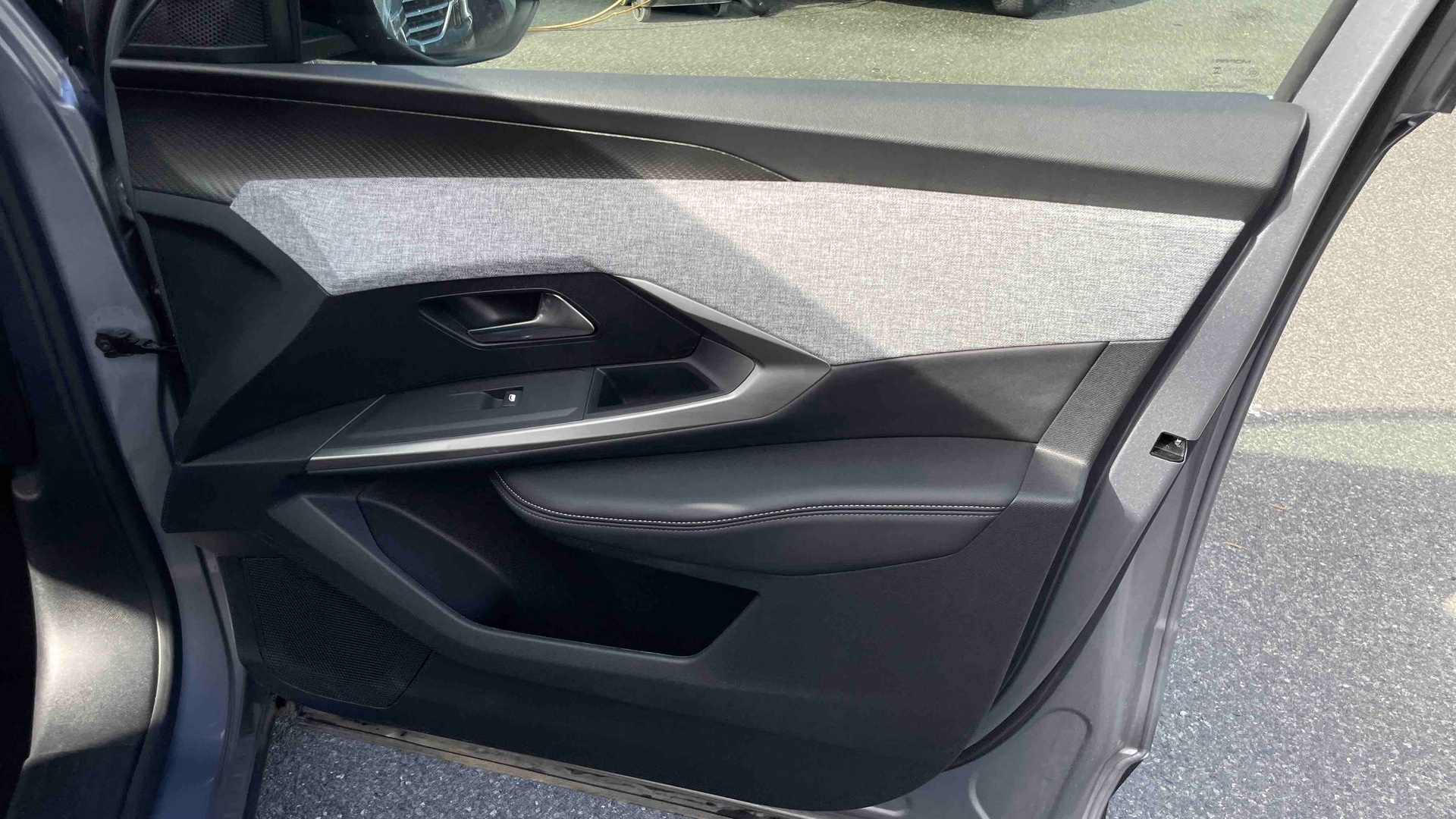 PEUGEOT 3008 Hybrid 145 e-DCS6 Allure