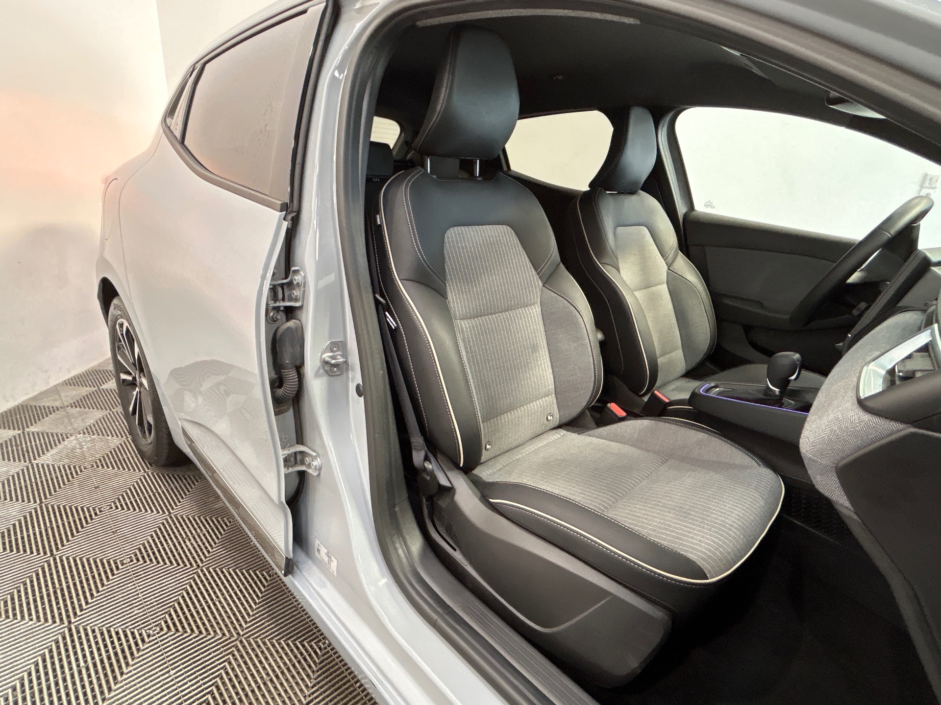 RENAULT CLIO V techno full hybrid E-Tech 145 ch - 24