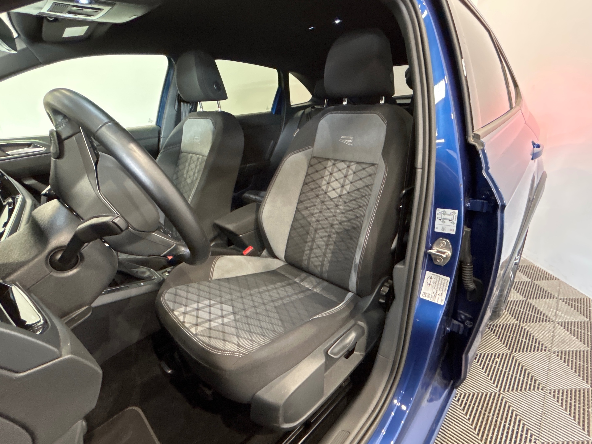 VOLKSWAGEN TAIGO R-Line Edition 1.0 TSI 116 DSG