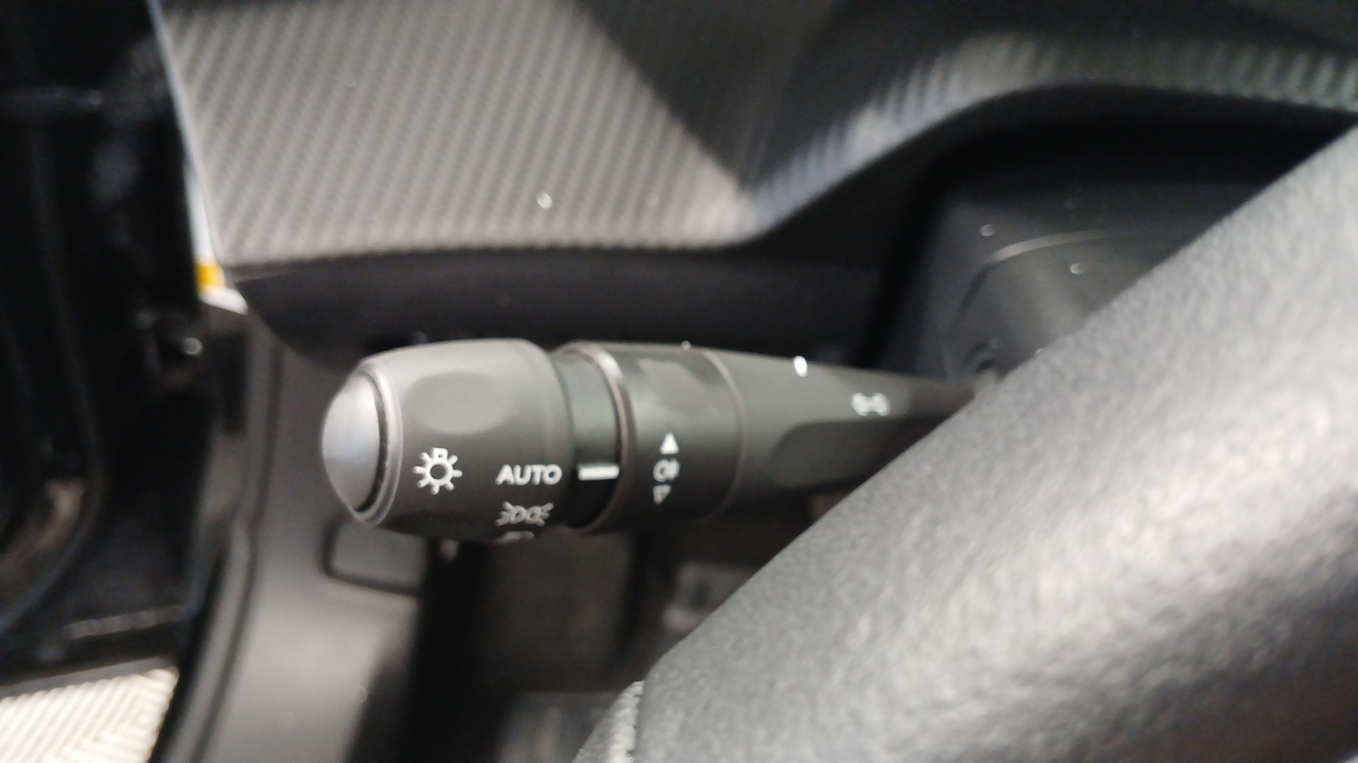 PEUGEOT 2008 Allure Hybrid 145 ch e-DCS6